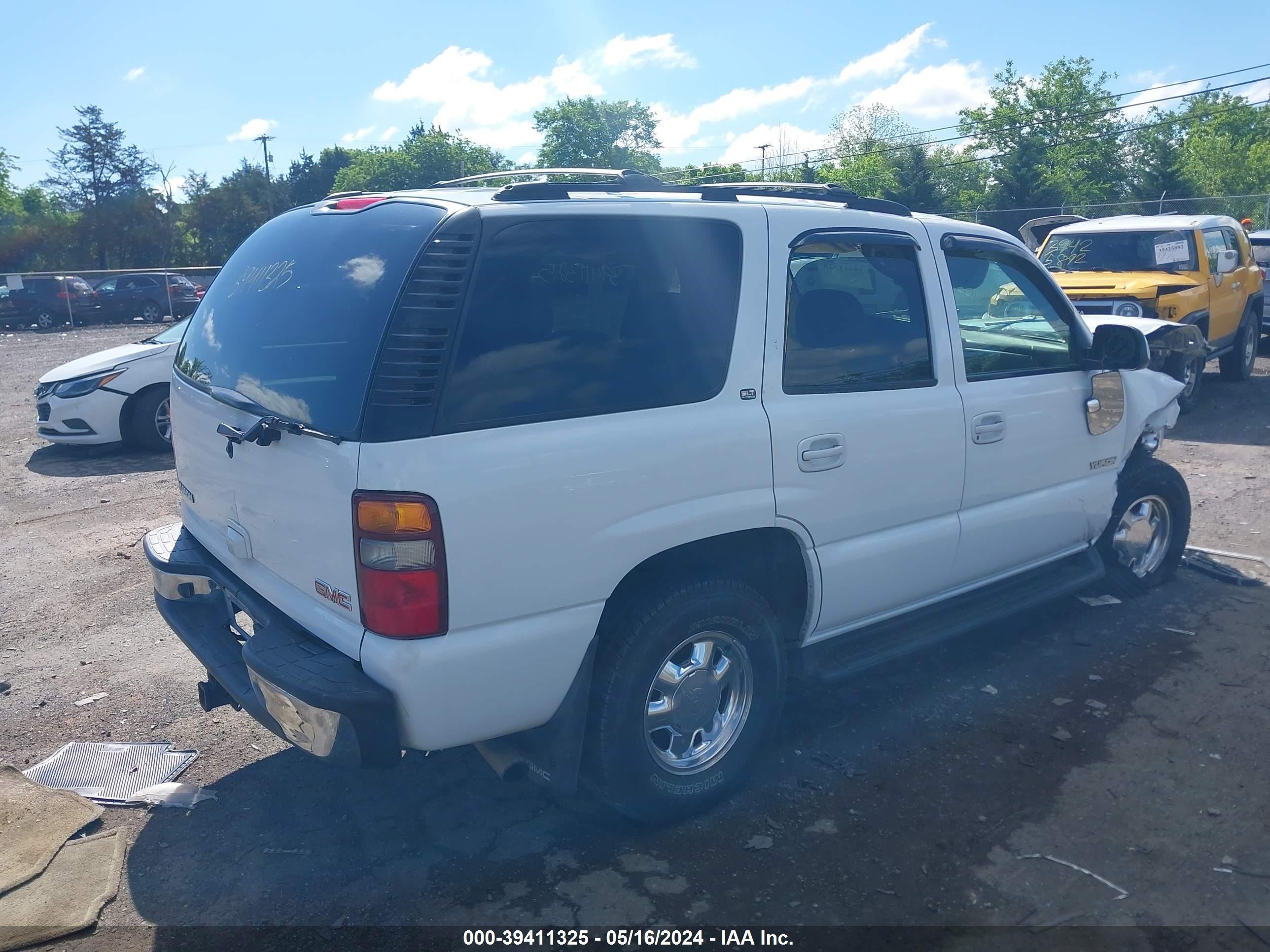 Photo 3 VIN: 1GKEK13Z03R180939 - GMC YUKON 