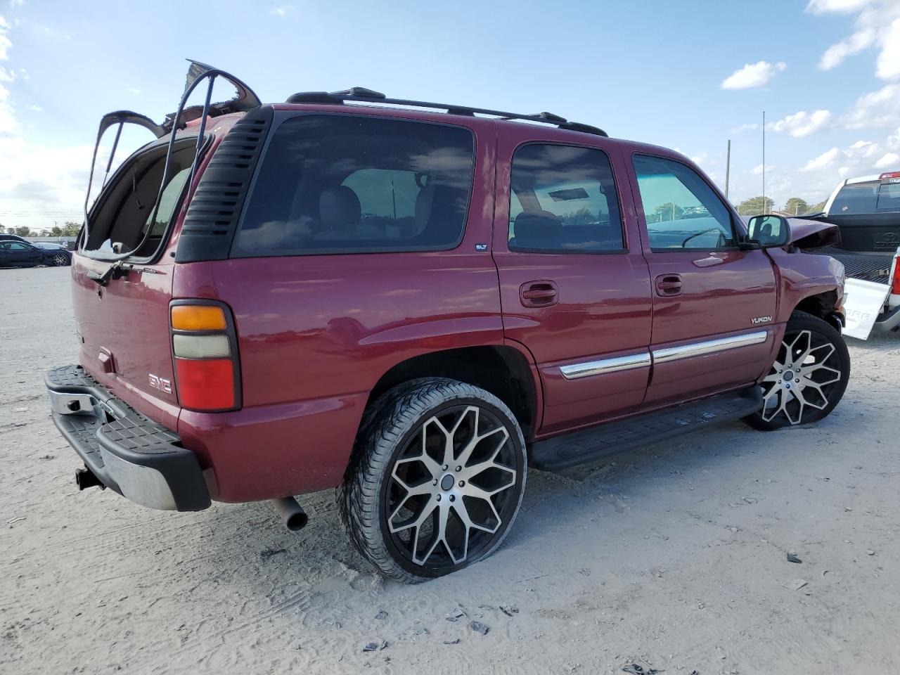 Photo 2 VIN: 1GKEK13Z14R137468 - GMC YUKON 