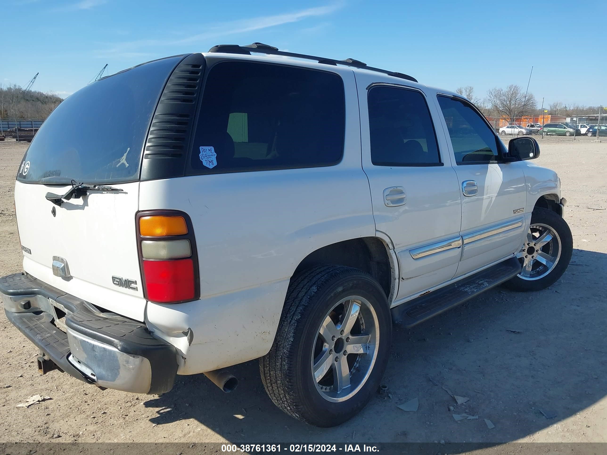 Photo 3 VIN: 1GKEK13Z34R157656 - GMC YUKON 