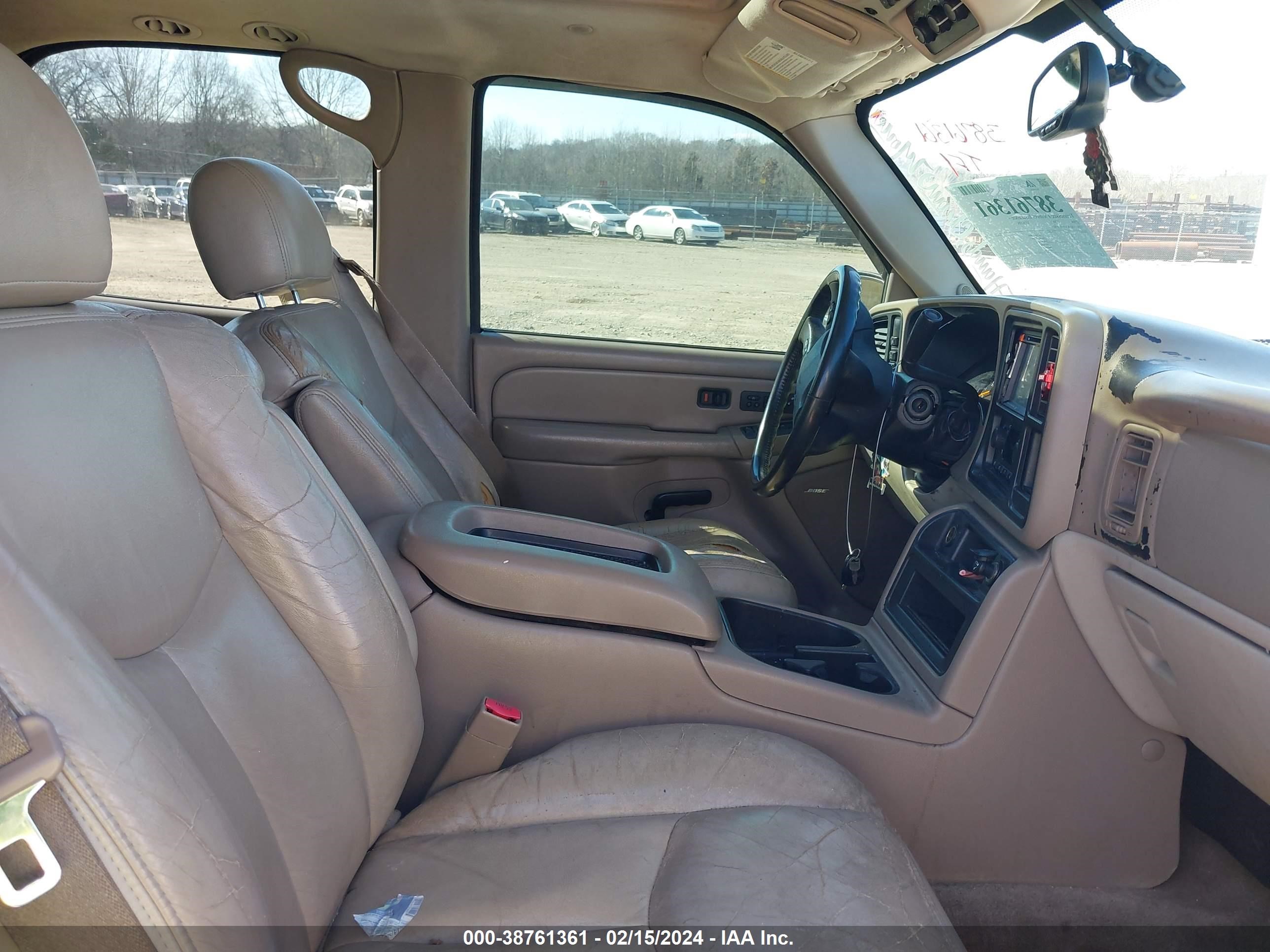 Photo 4 VIN: 1GKEK13Z34R157656 - GMC YUKON 