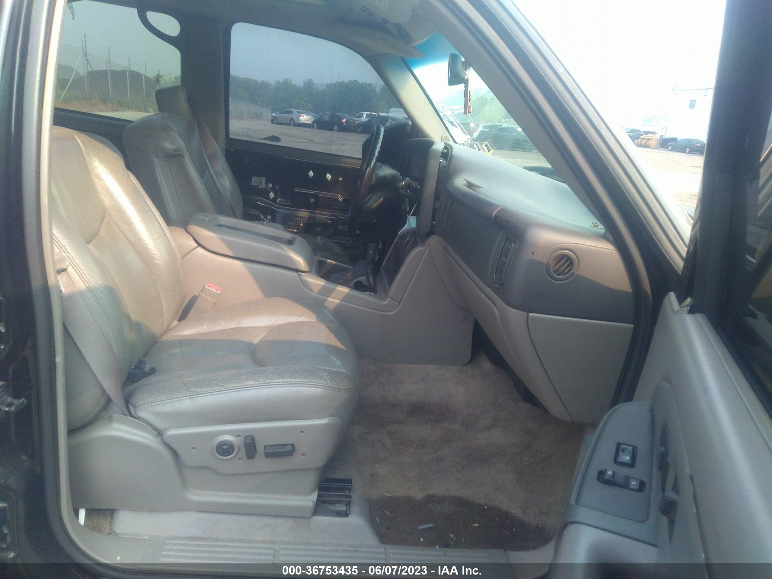 Photo 4 VIN: 1GKEK13Z53R218391 - GMC YUKON 