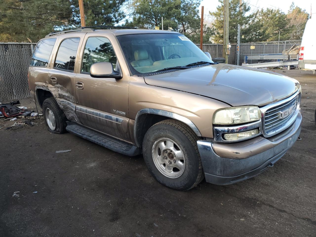 Photo 3 VIN: 1GKEK13Z53R303411 - GMC YUKON 