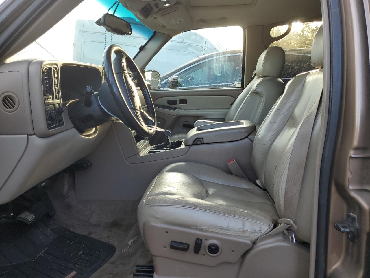 Photo 6 VIN: 1GKEK13Z53R303411 - GMC YUKON 