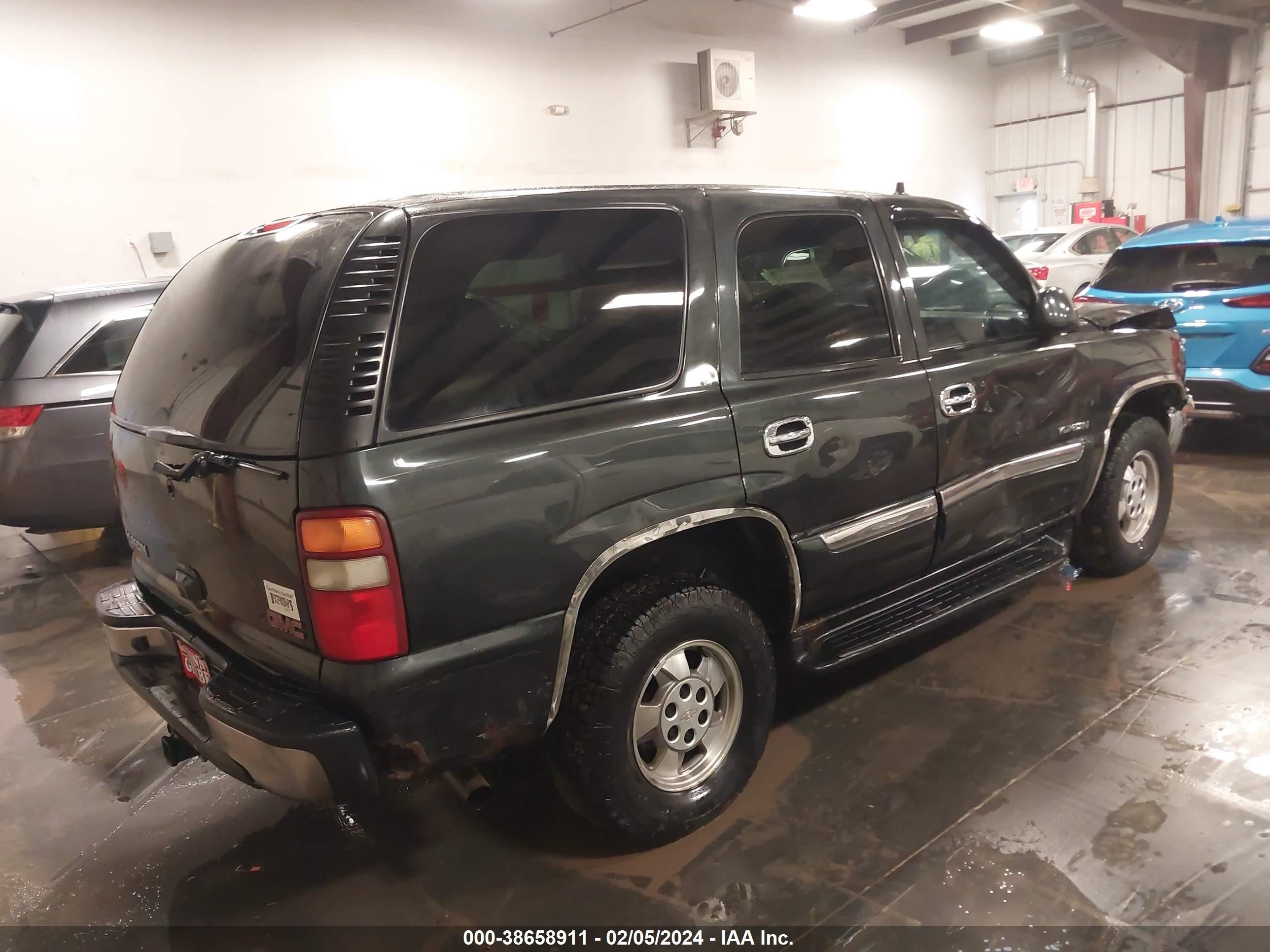 Photo 3 VIN: 1GKEK13Z73R115974 - GMC YUKON 