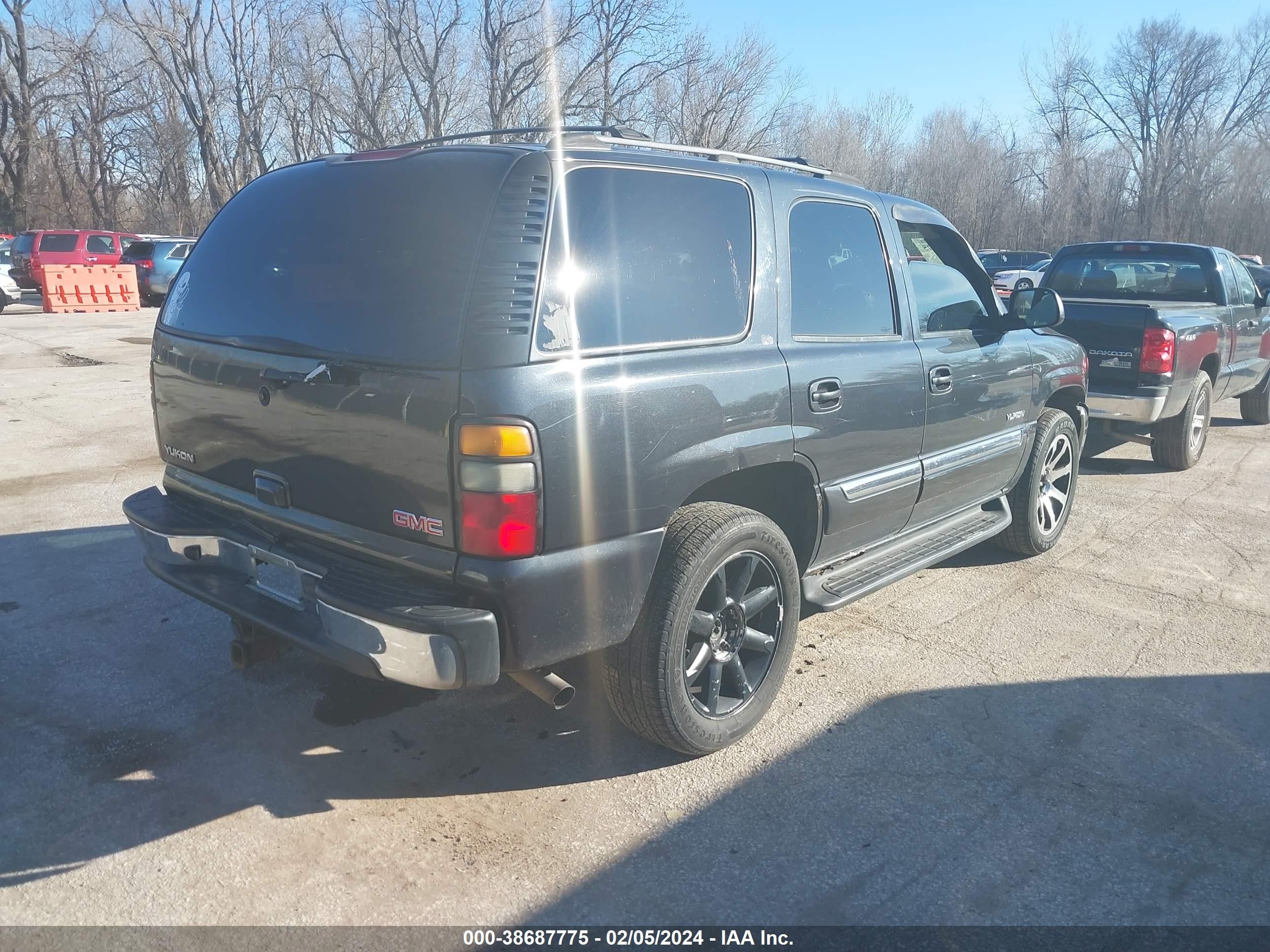 Photo 3 VIN: 1GKEK13Z73R138347 - GMC YUKON 