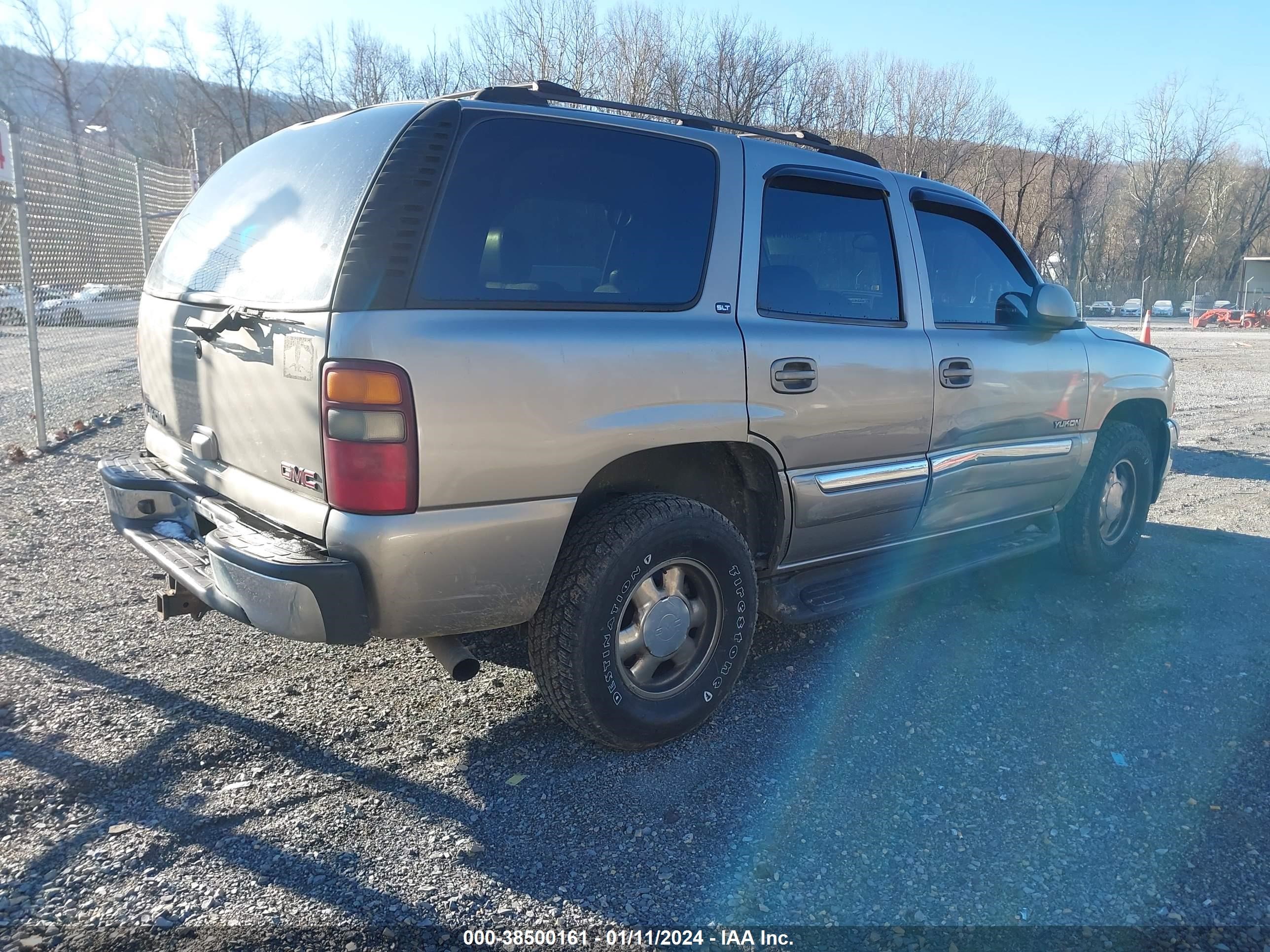 Photo 3 VIN: 1GKEK13Z83R100884 - GMC YUKON 