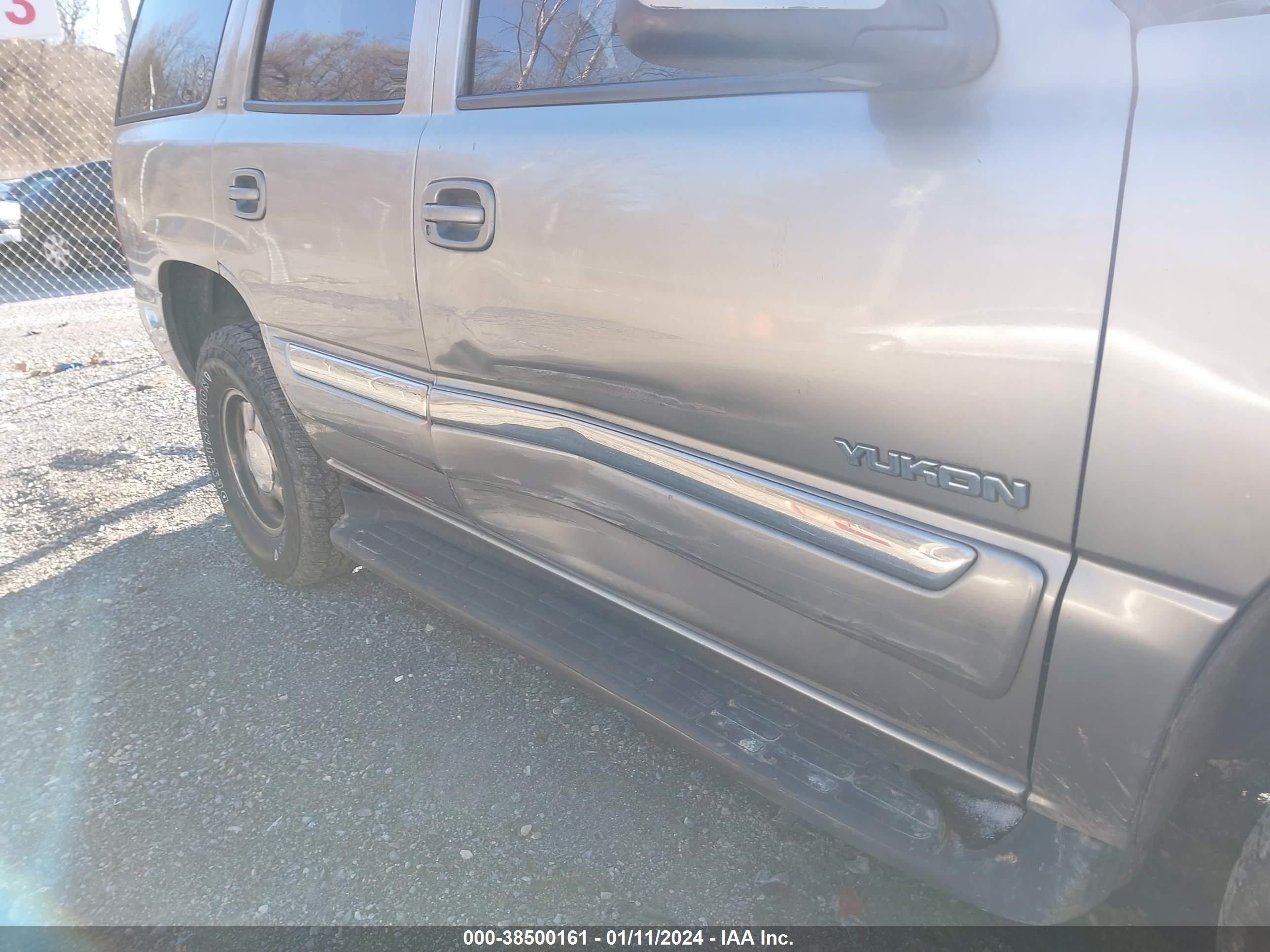 Photo 5 VIN: 1GKEK13Z83R100884 - GMC YUKON 