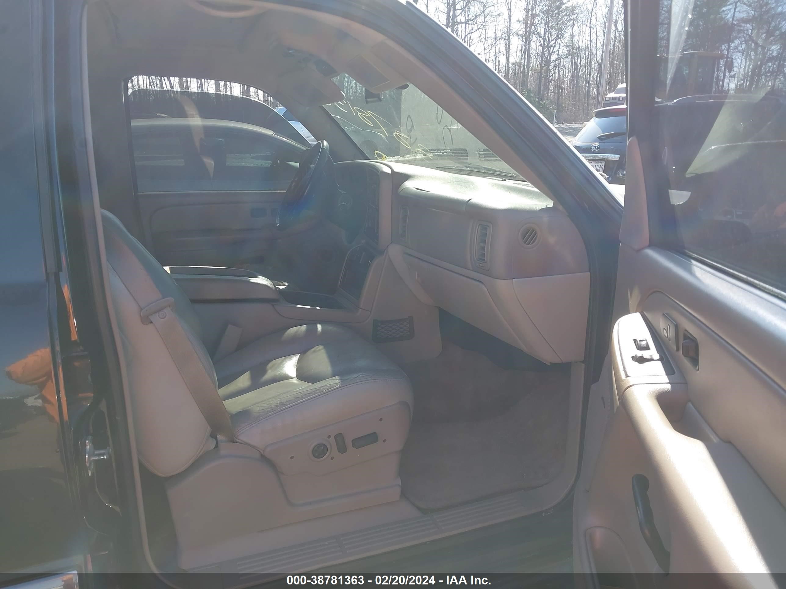 Photo 4 VIN: 1GKEK13Z84J281260 - GMC YUKON 