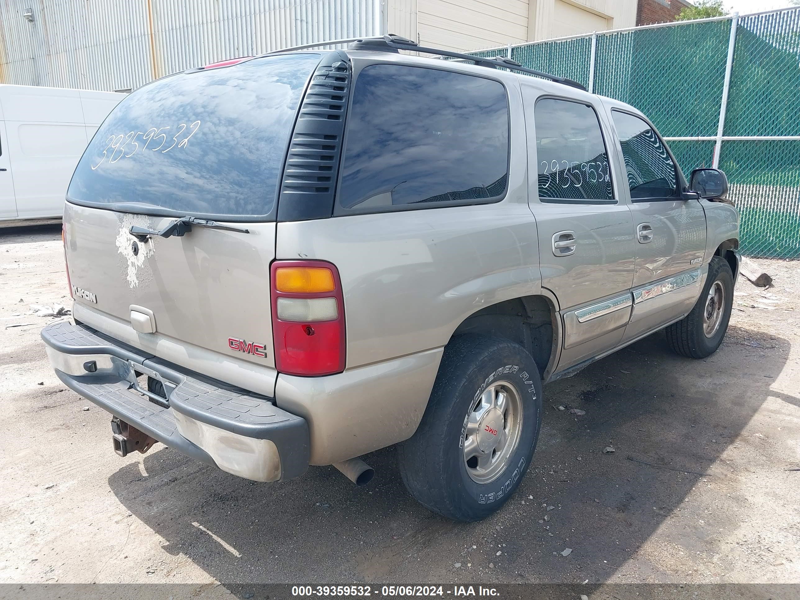 Photo 3 VIN: 1GKEK13Z92J308334 - GMC YUKON 