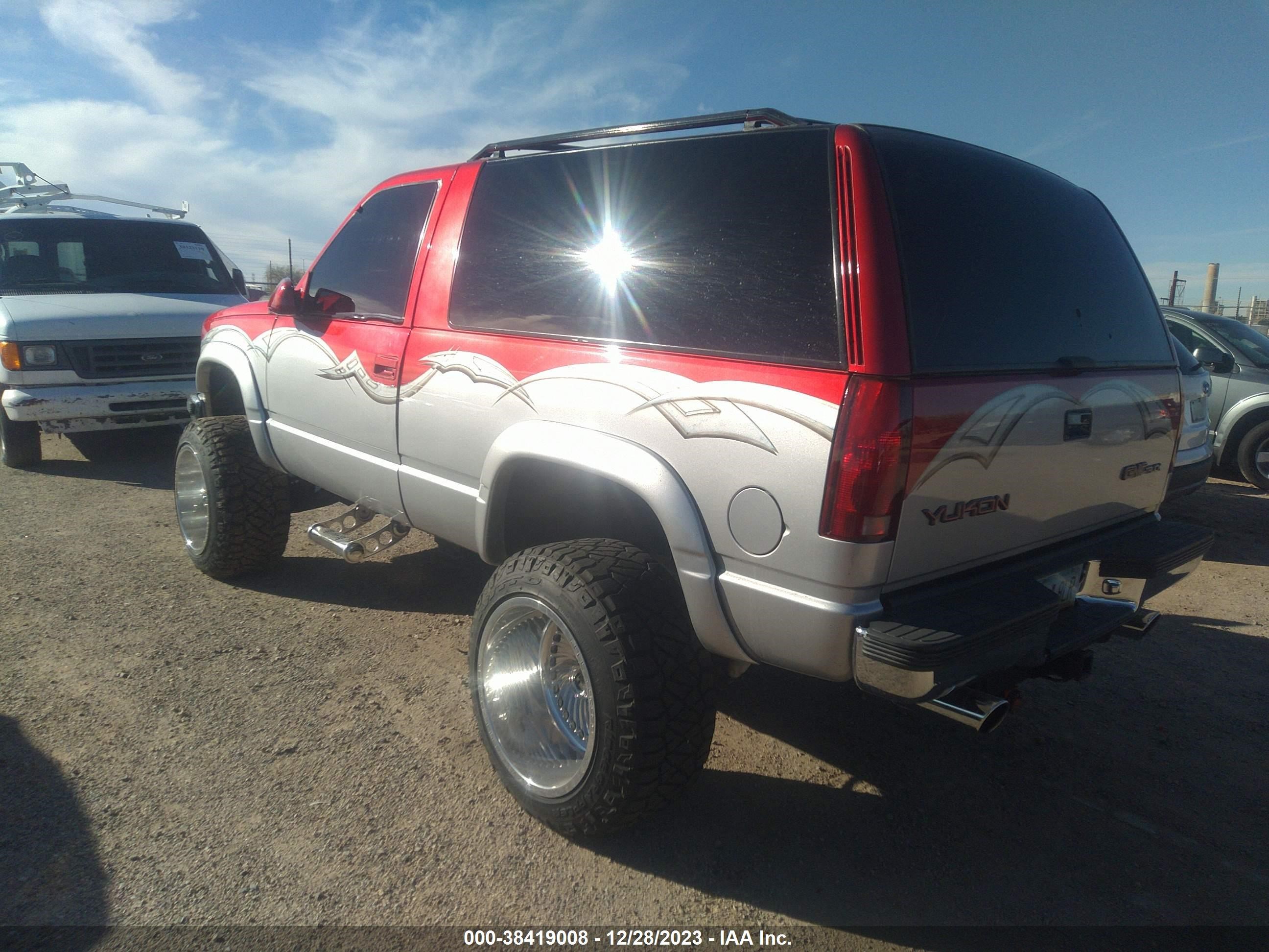 Photo 2 VIN: 1GKEK18K3NJ716795 - GMC YUKON 