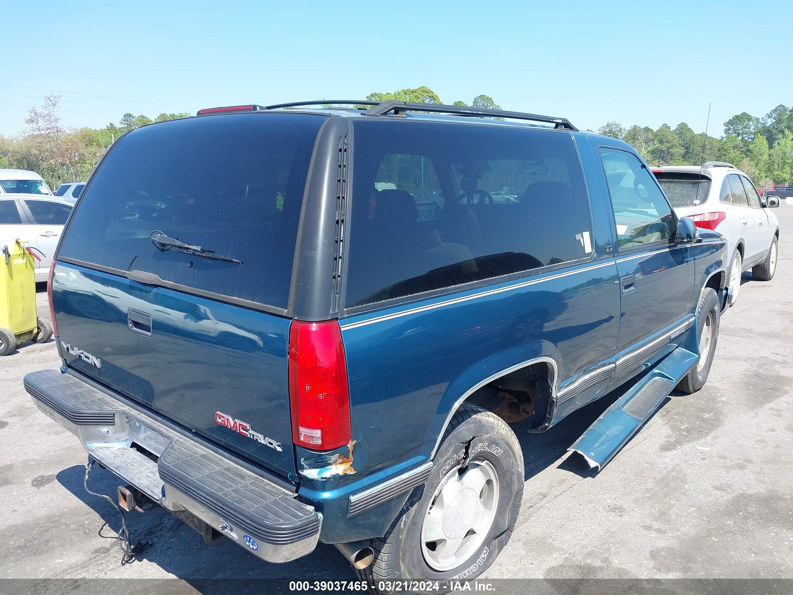 Photo 4 VIN: 1GKEK18K6SJ742707 - GMC YUKON 