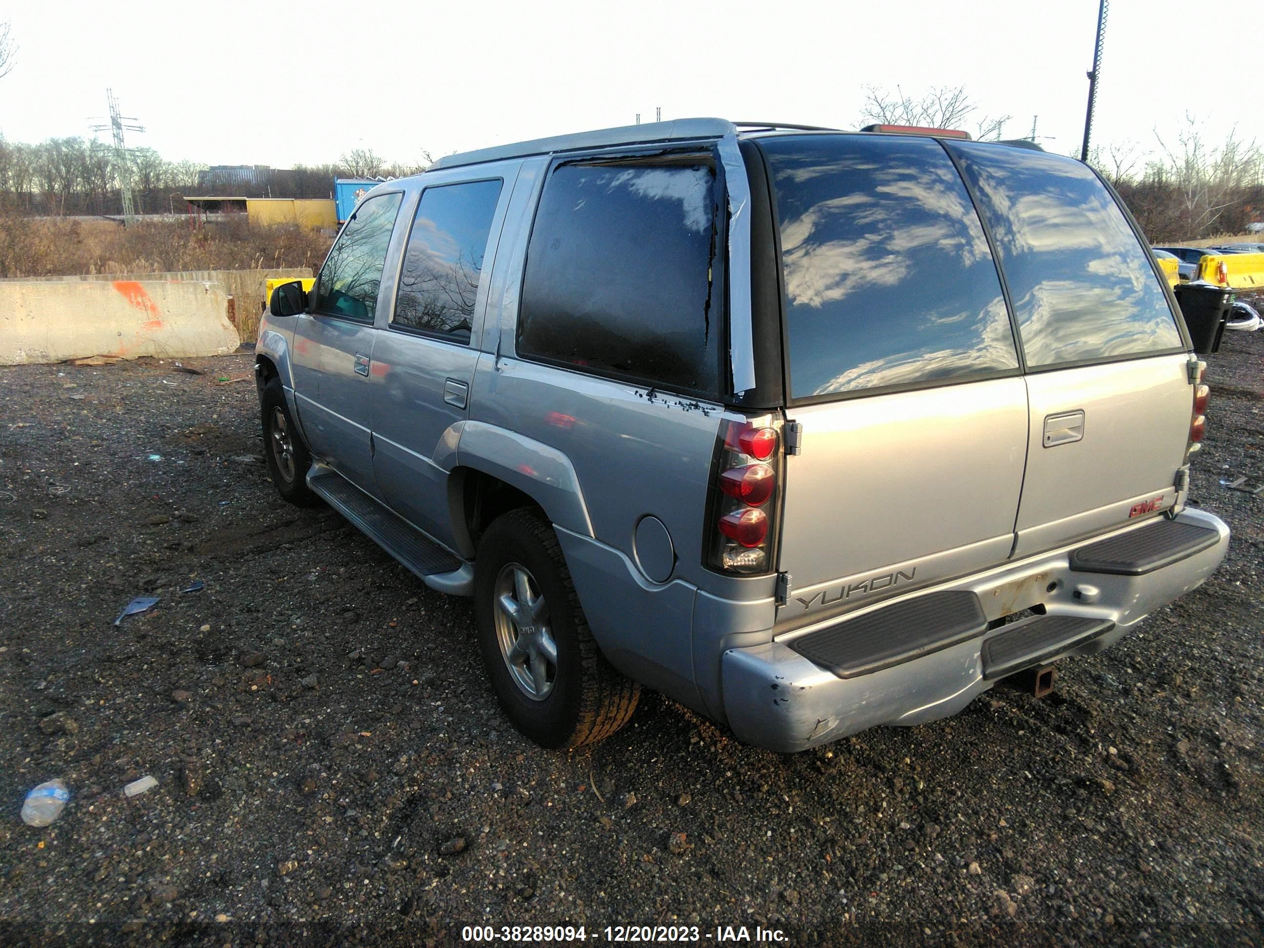 Photo 2 VIN: 1GKEK63R0YR209232 - GMC YUKON 