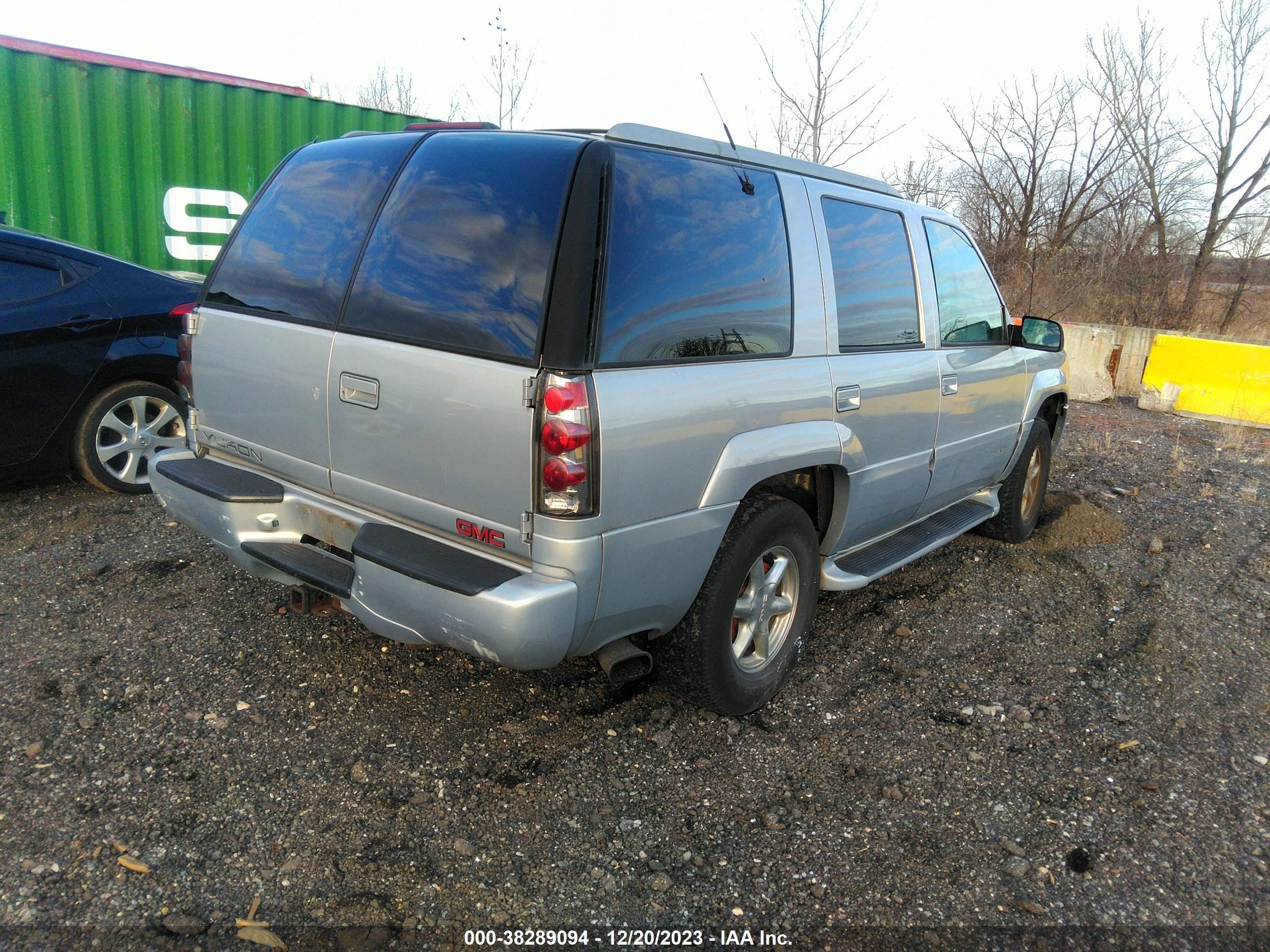 Photo 3 VIN: 1GKEK63R0YR209232 - GMC YUKON 