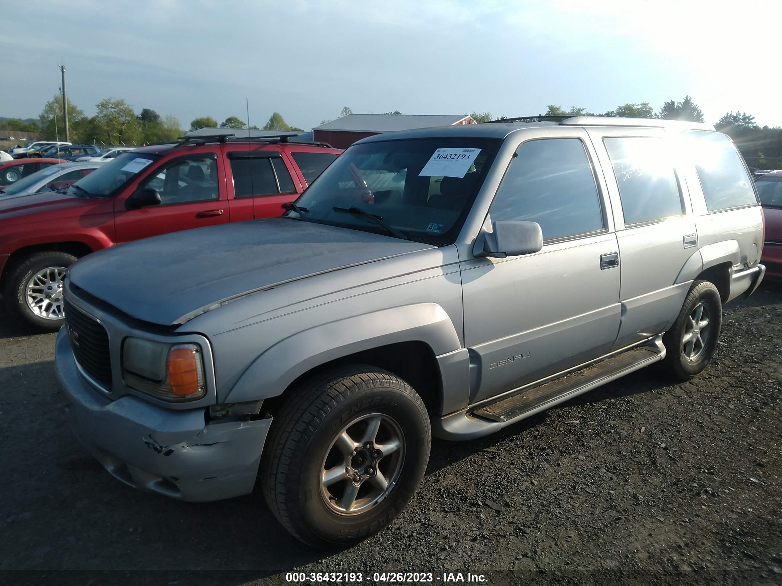 Photo 1 VIN: 1GKEK63R7YR205596 - GMC YUKON 