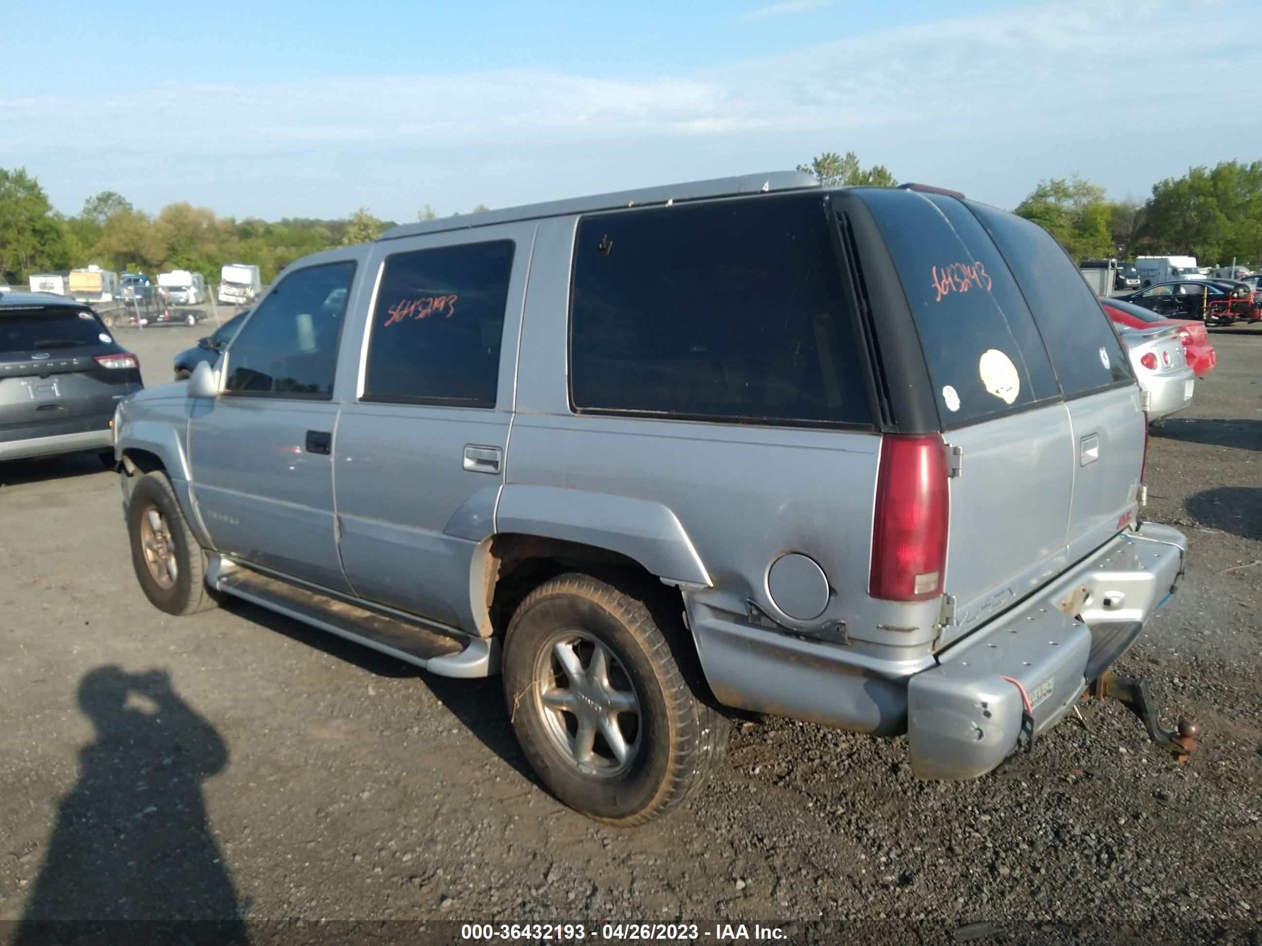 Photo 2 VIN: 1GKEK63R7YR205596 - GMC YUKON 