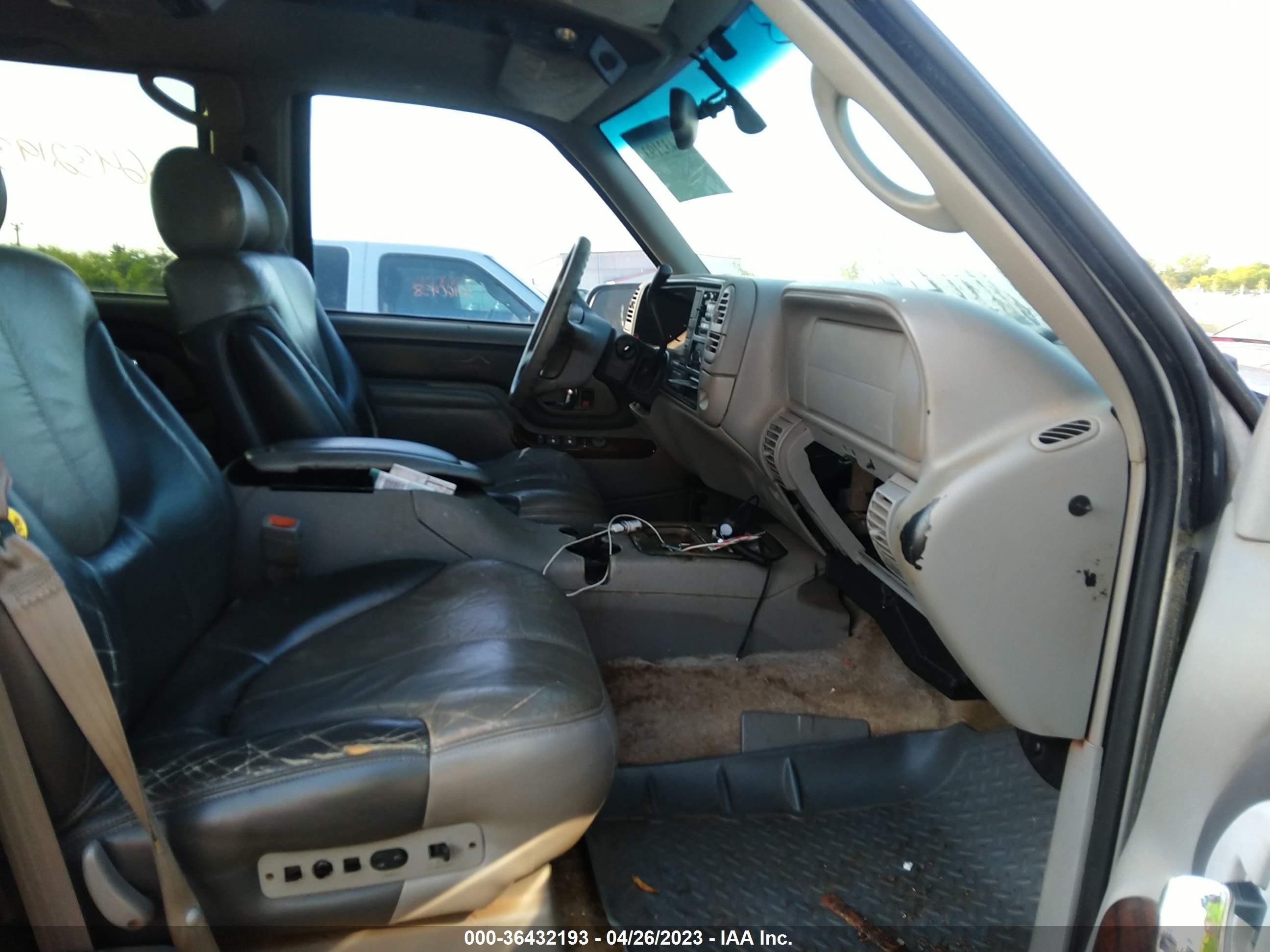 Photo 4 VIN: 1GKEK63R7YR205596 - GMC YUKON 