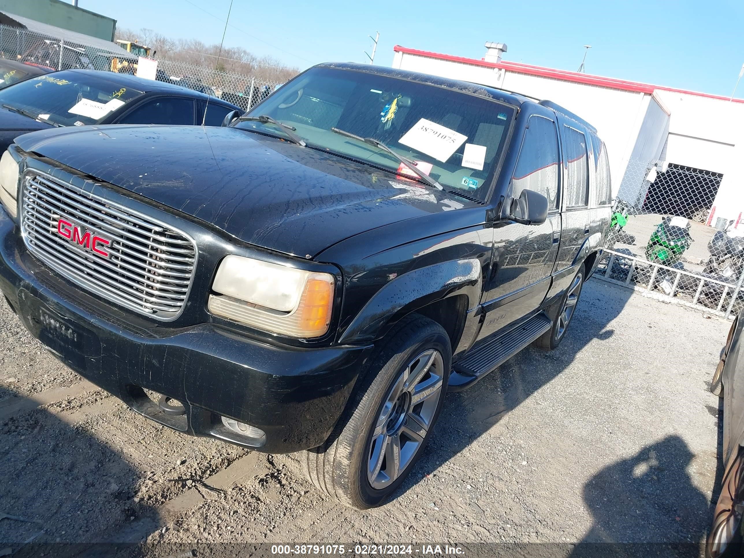 Photo 1 VIN: 1GKEK63R9YR208290 - GMC YUKON 