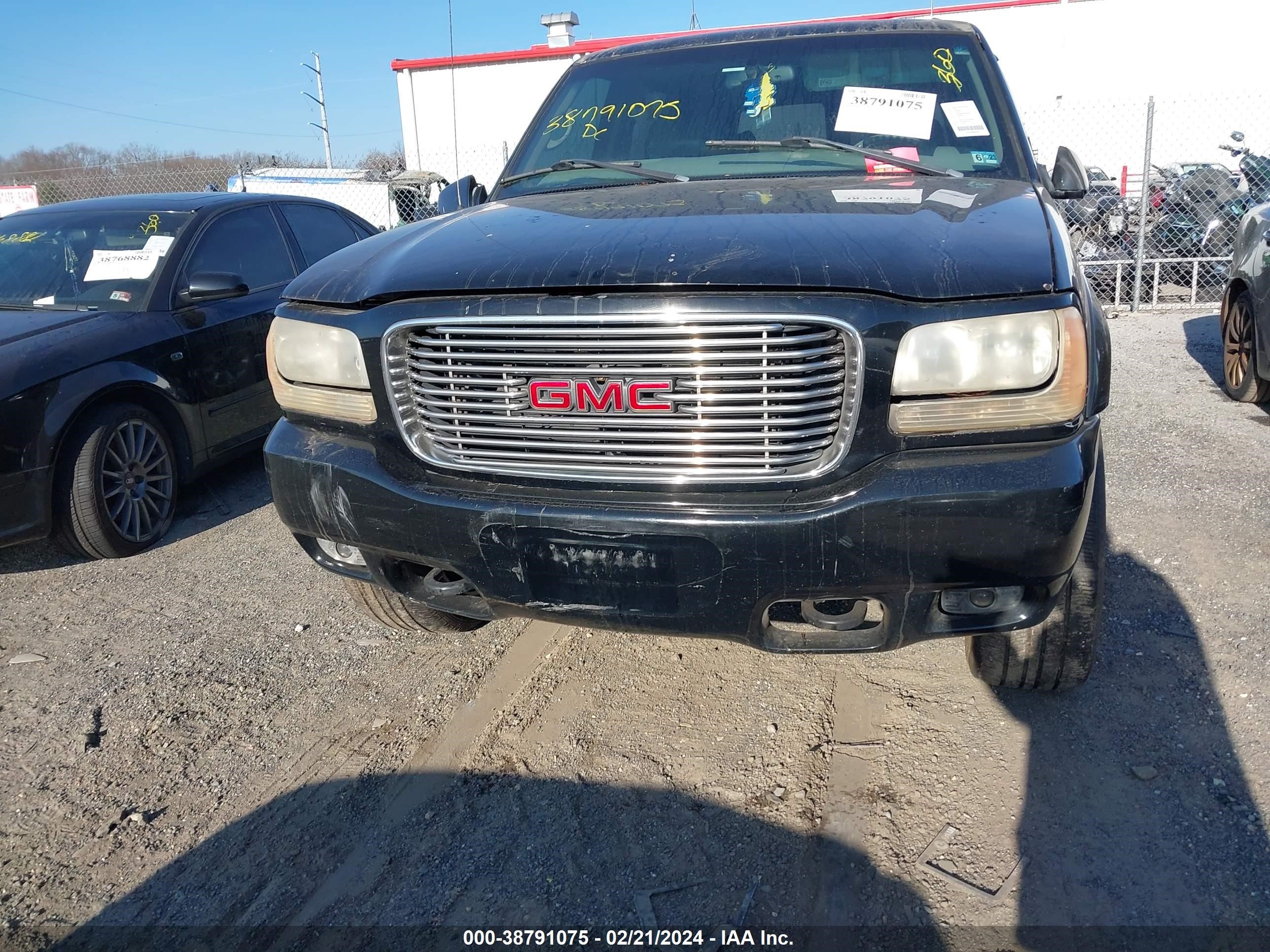 Photo 5 VIN: 1GKEK63R9YR208290 - GMC YUKON 