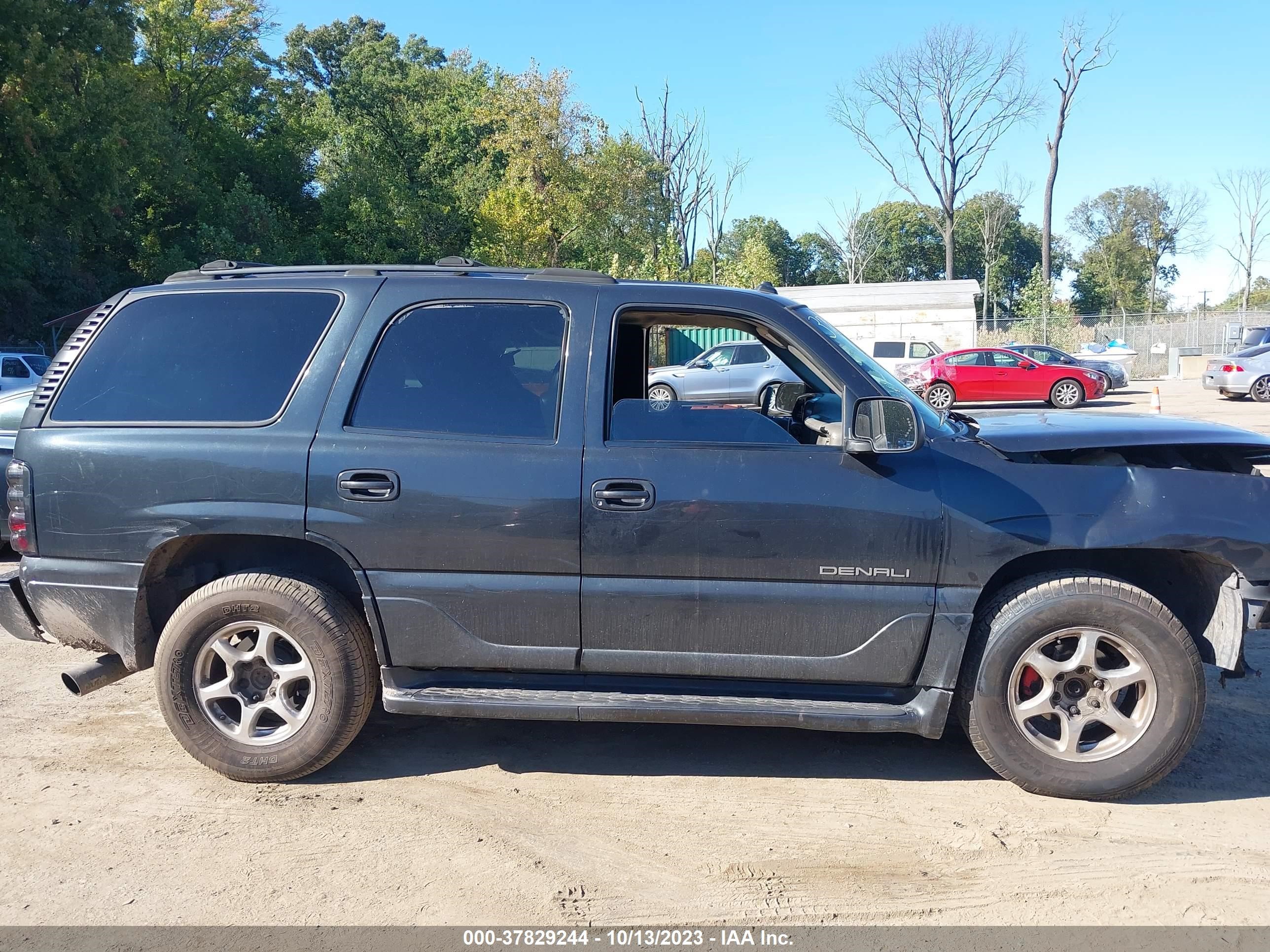 Photo 12 VIN: 1GKEK63U03J310105 - GMC YUKON 