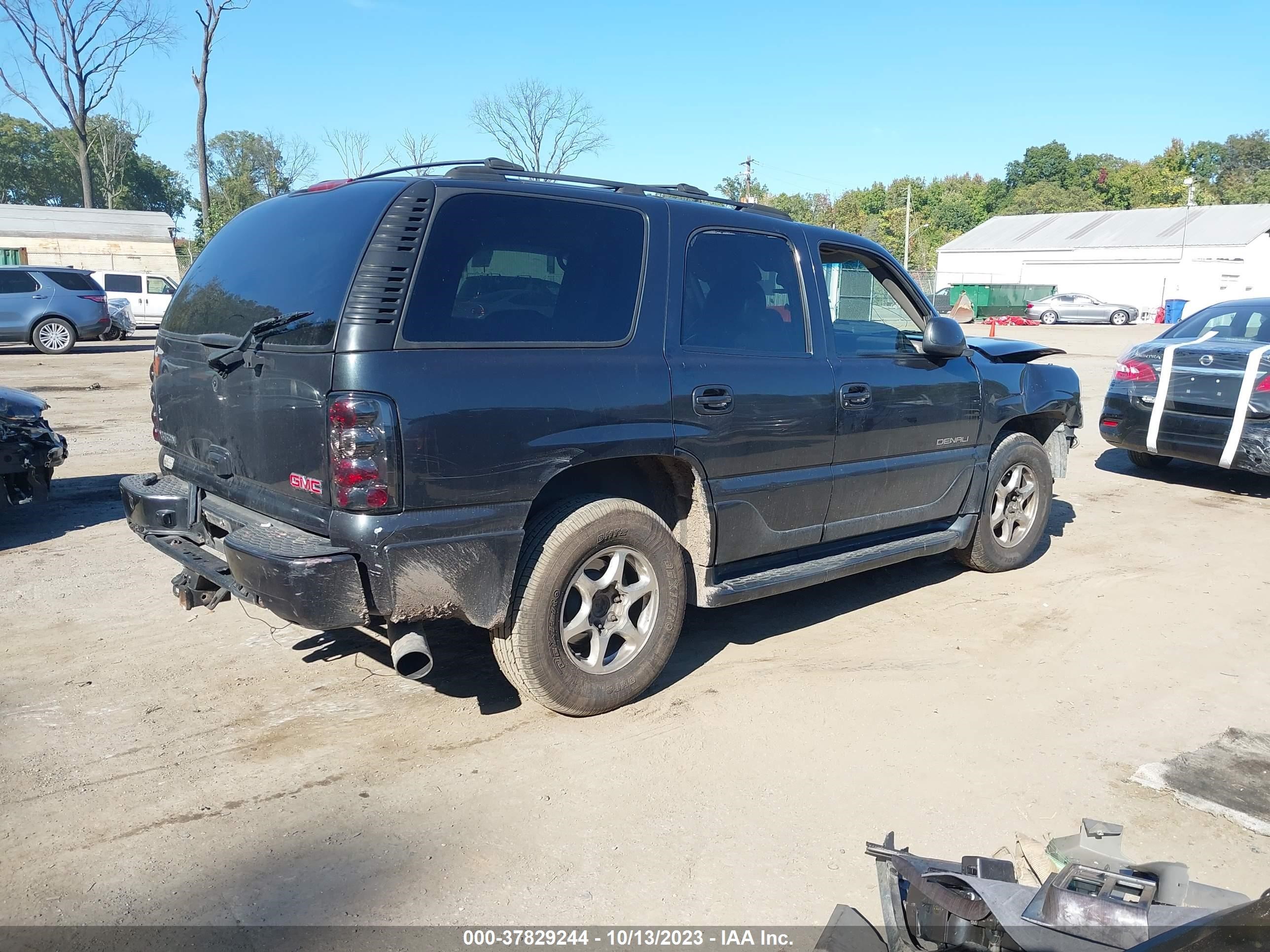 Photo 3 VIN: 1GKEK63U03J310105 - GMC YUKON 