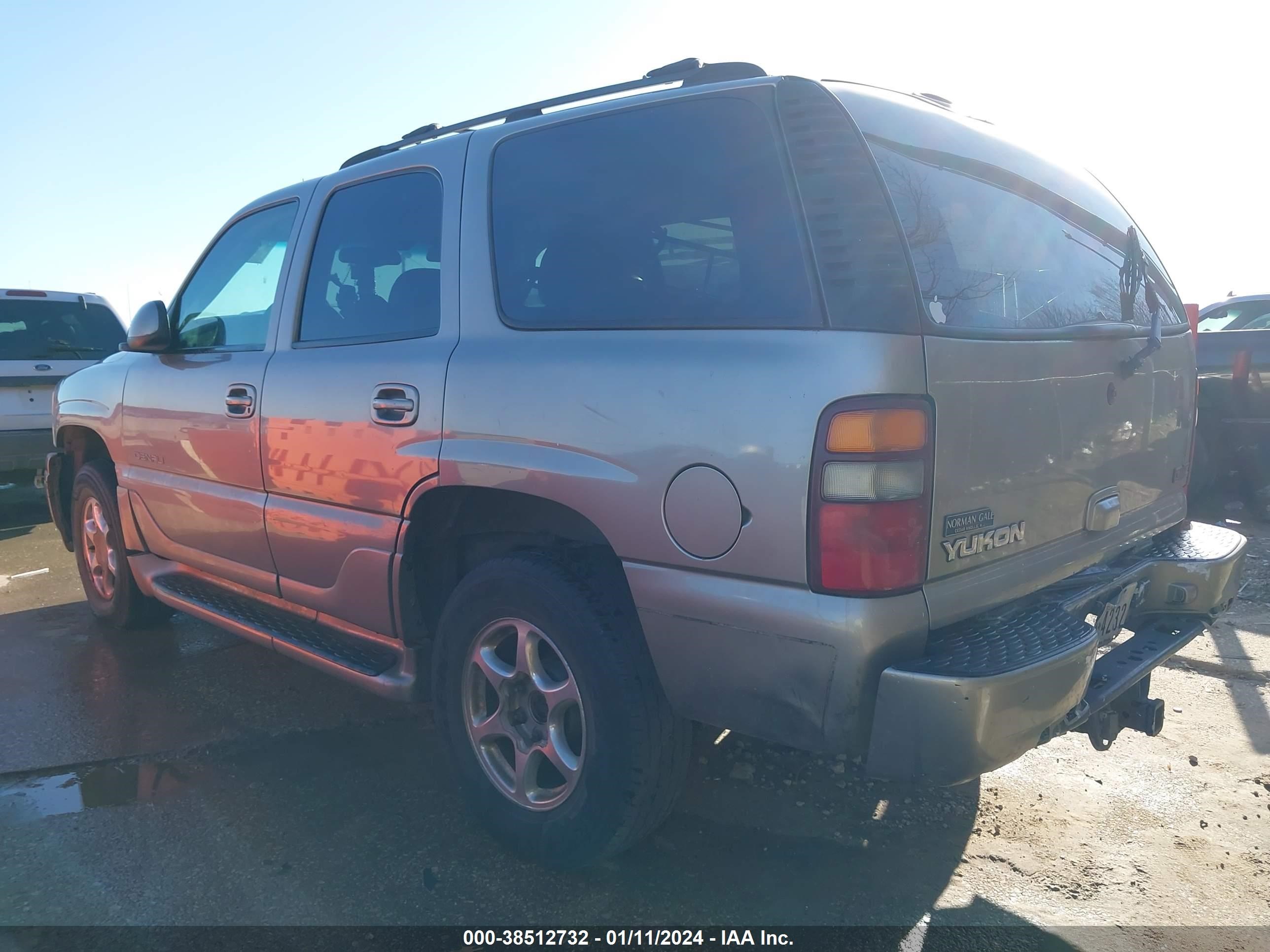 Photo 2 VIN: 1GKEK63U12J142554 - GMC YUKON 