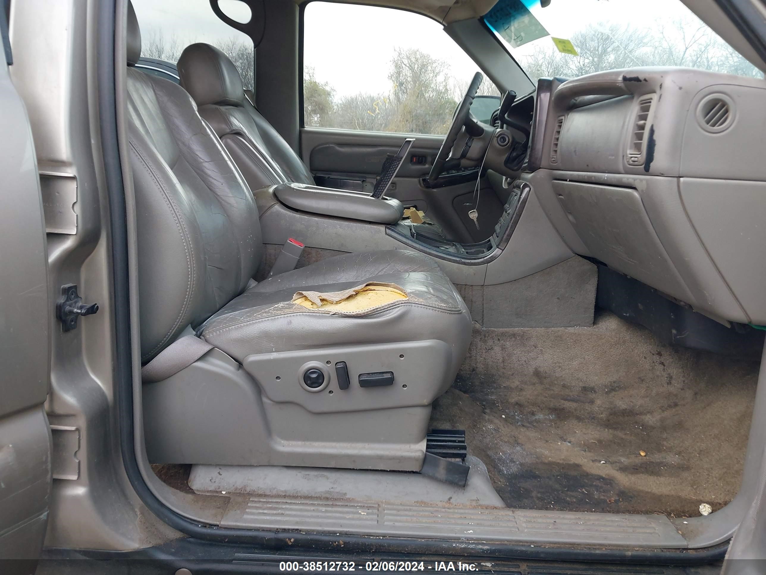 Photo 4 VIN: 1GKEK63U12J142554 - GMC YUKON 