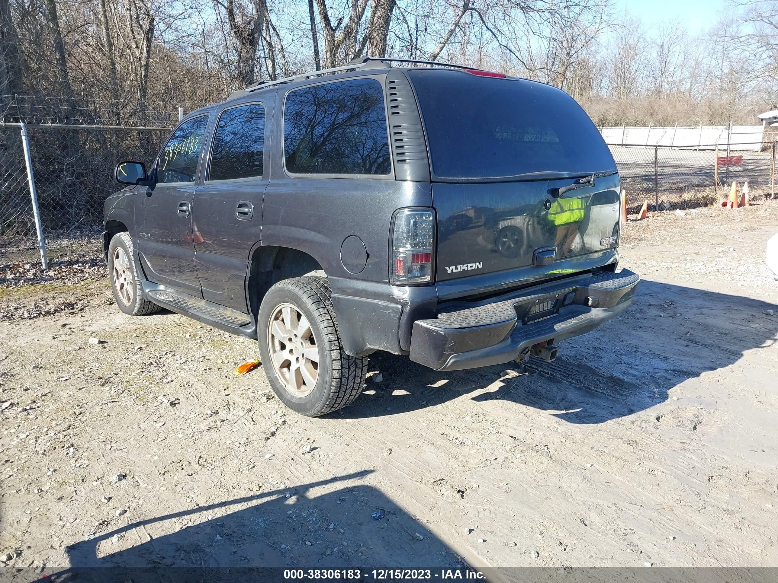 Photo 2 VIN: 1GKEK63U14J290867 - GMC YUKON 