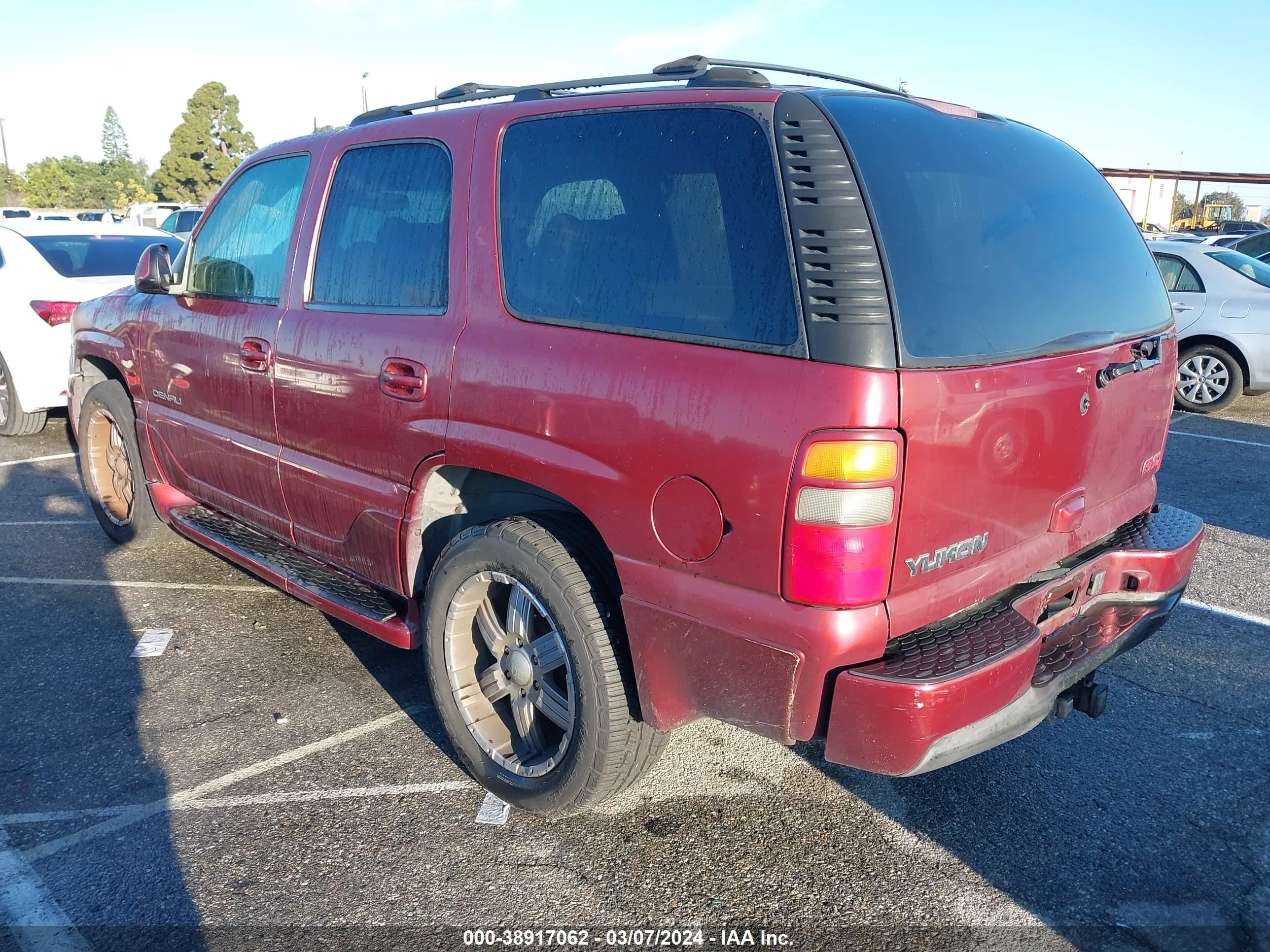 Photo 2 VIN: 1GKEK63U32J330556 - GMC YUKON 