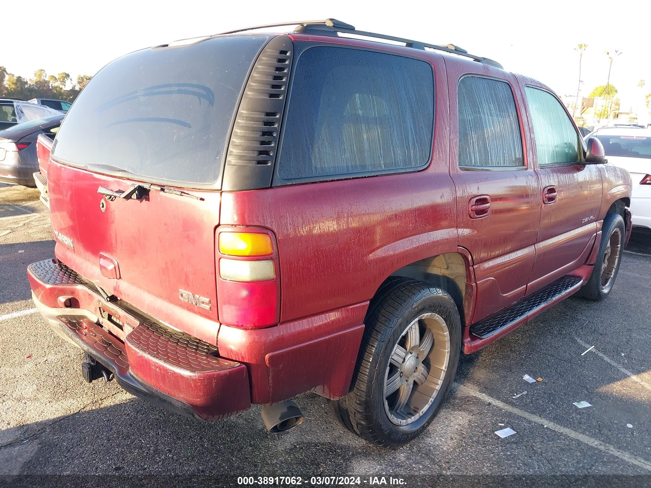 Photo 3 VIN: 1GKEK63U32J330556 - GMC YUKON 