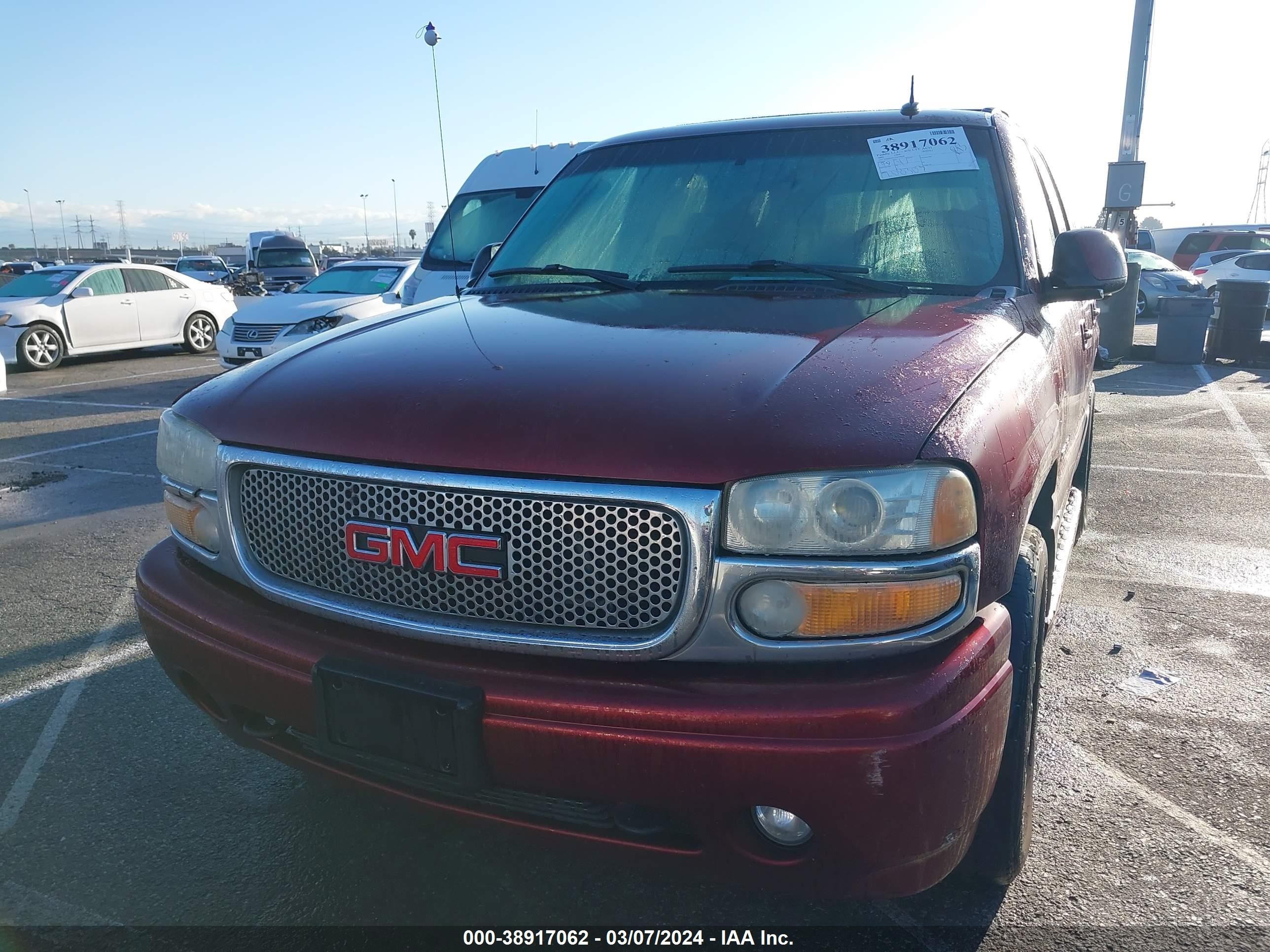 Photo 5 VIN: 1GKEK63U32J330556 - GMC YUKON 