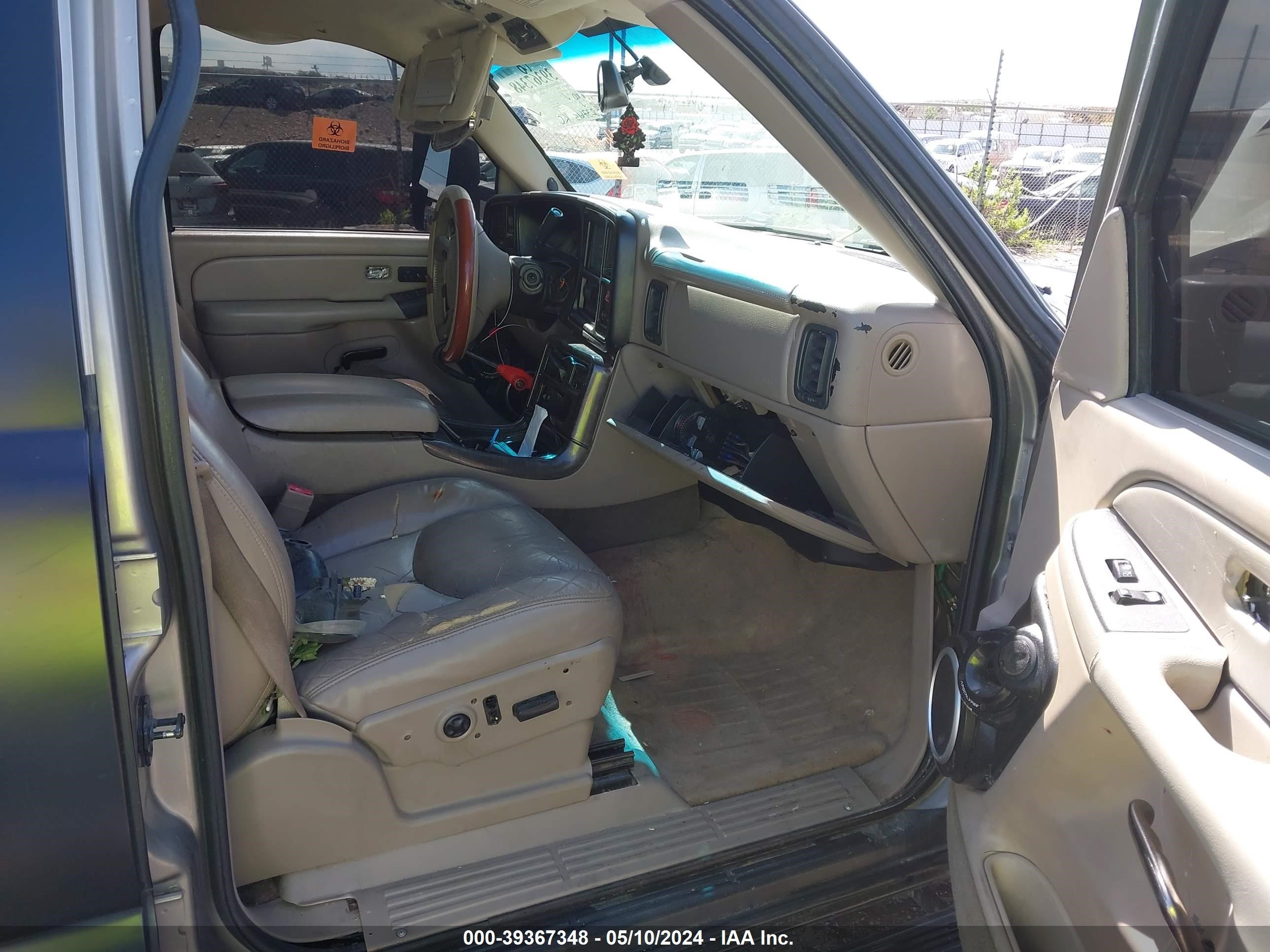 Photo 4 VIN: 1GKEK63U33J215540 - GMC YUKON 