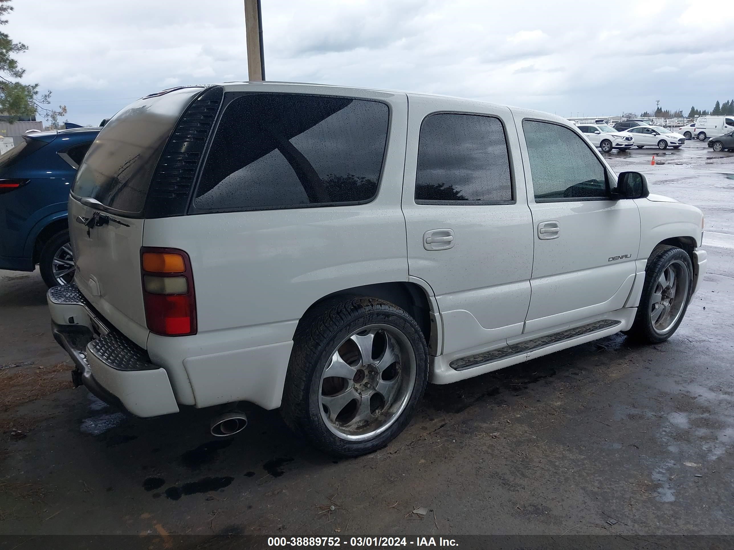 Photo 3 VIN: 1GKEK63U34J118369 - GMC YUKON 