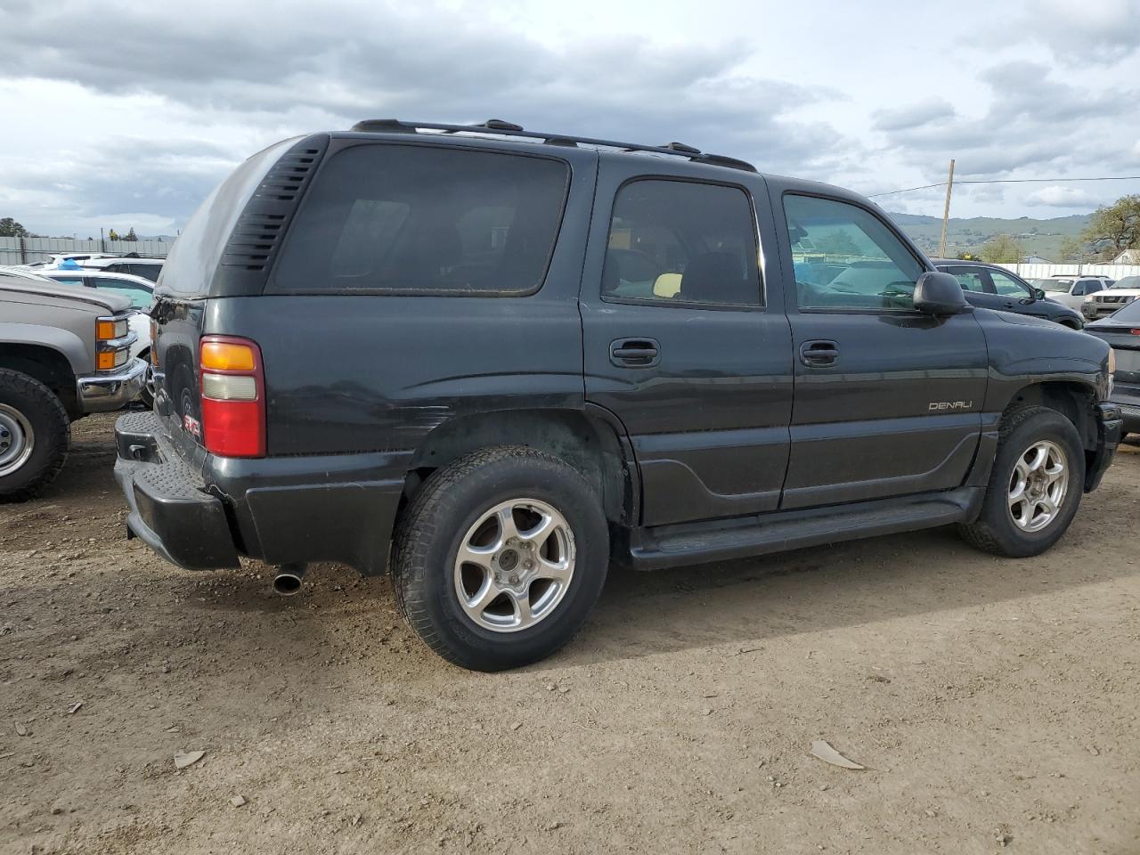 Photo 2 VIN: 1GKEK63U43J279831 - GMC YUKON 