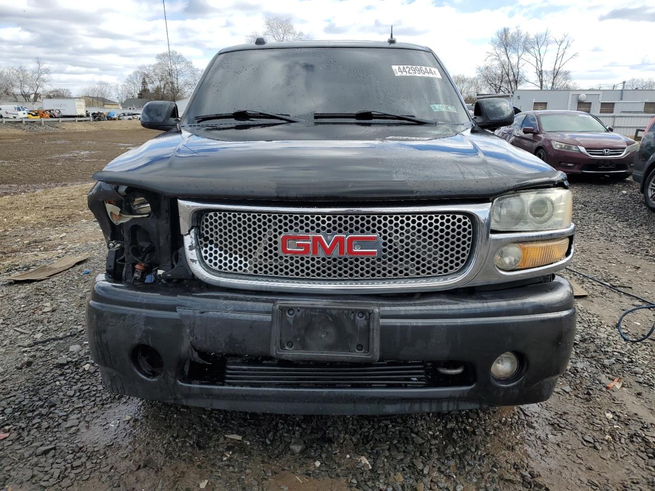 Photo 4 VIN: 1GKEK63U44J152871 - GMC YUKON 