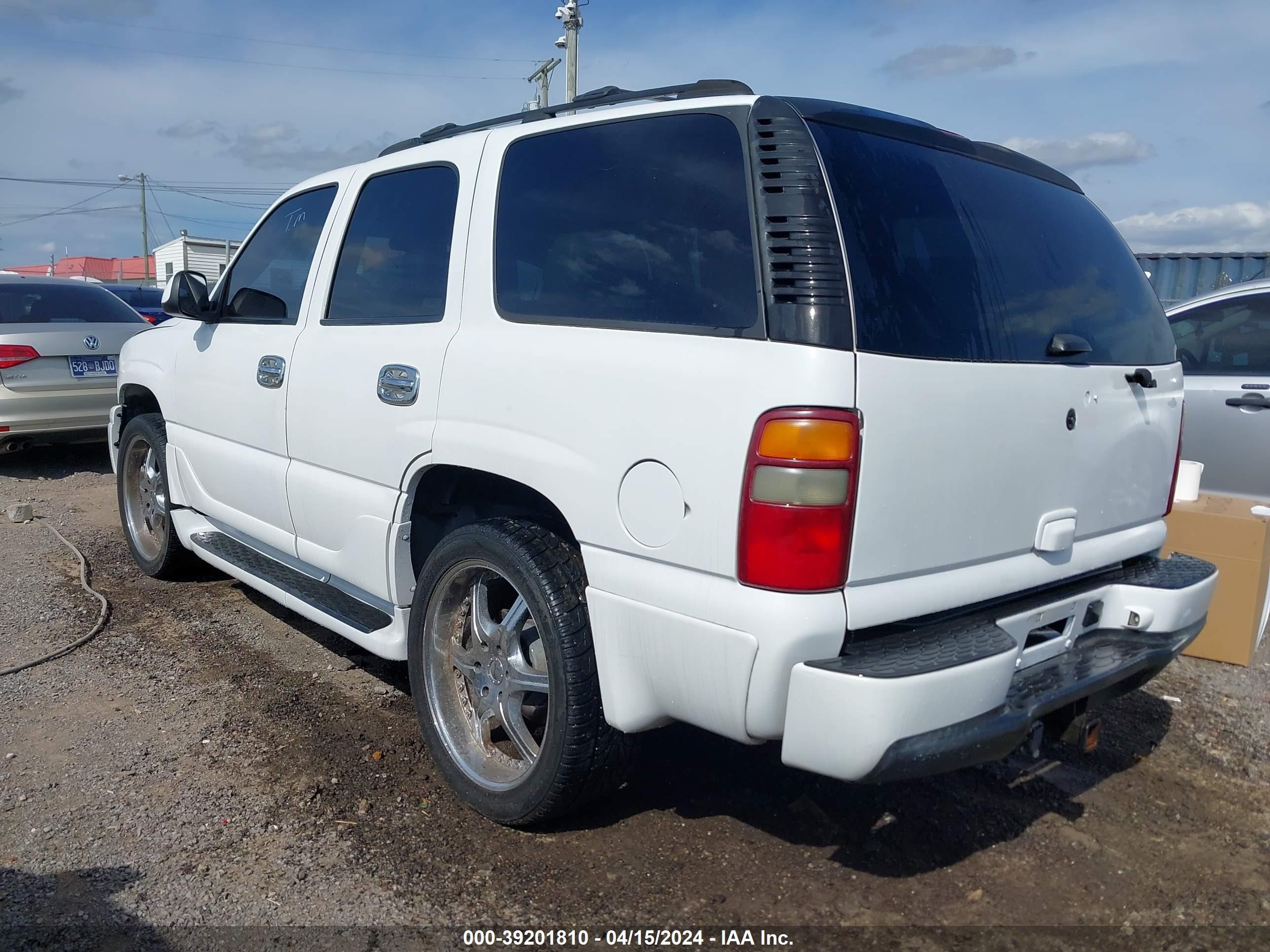 Photo 2 VIN: 1GKEK63U52J126616 - GMC YUKON 