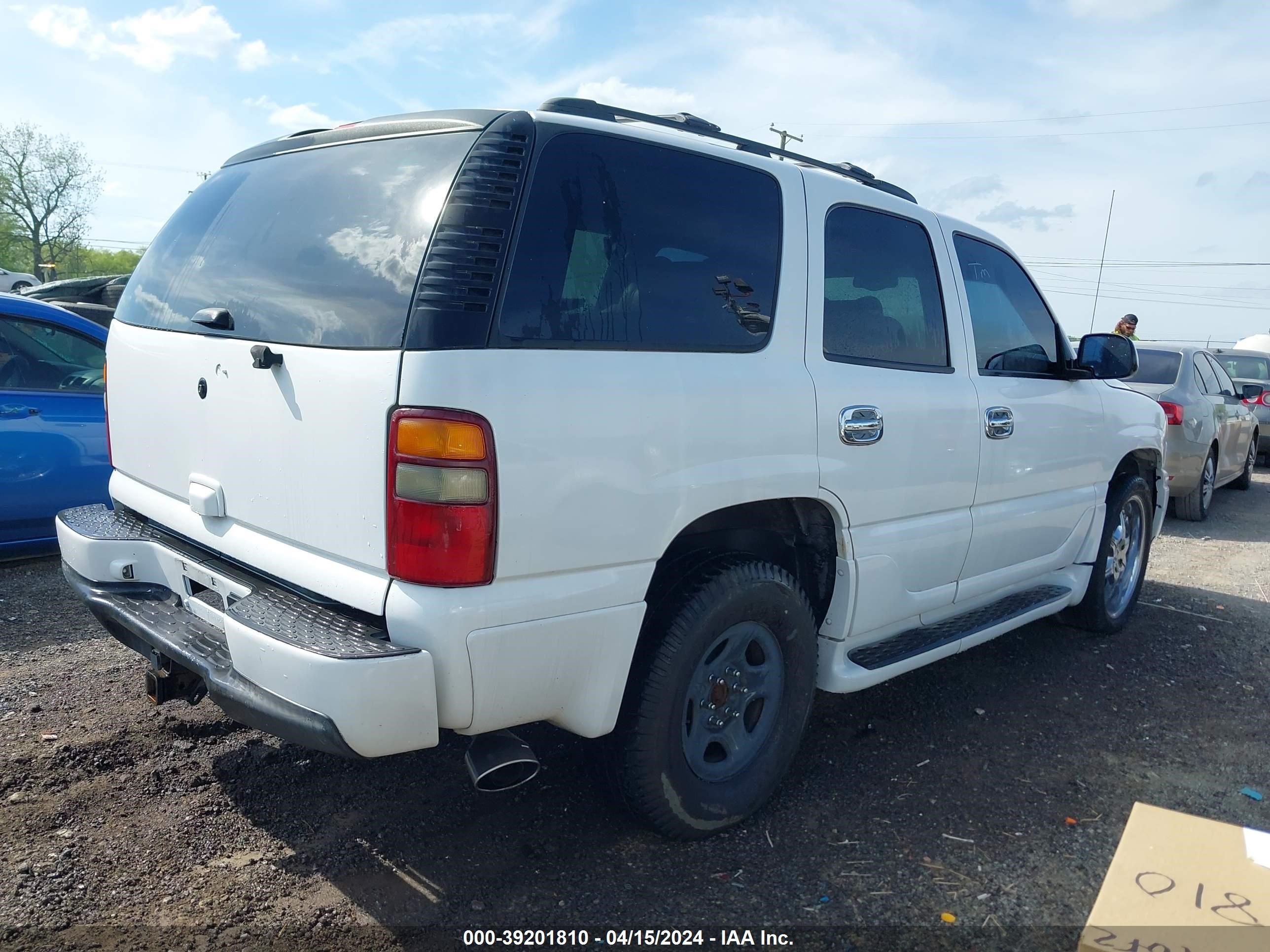 Photo 3 VIN: 1GKEK63U52J126616 - GMC YUKON 