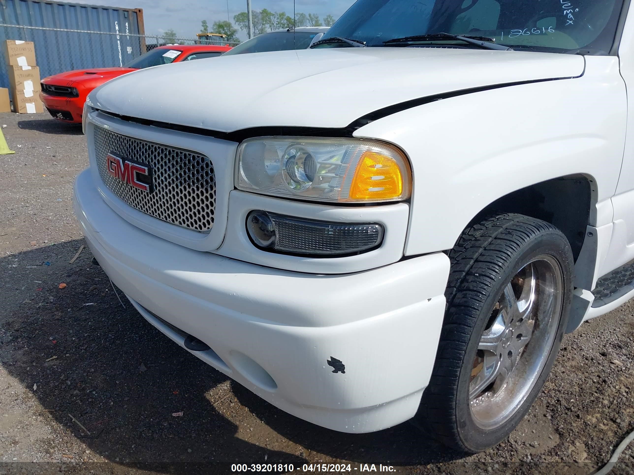 Photo 5 VIN: 1GKEK63U52J126616 - GMC YUKON 