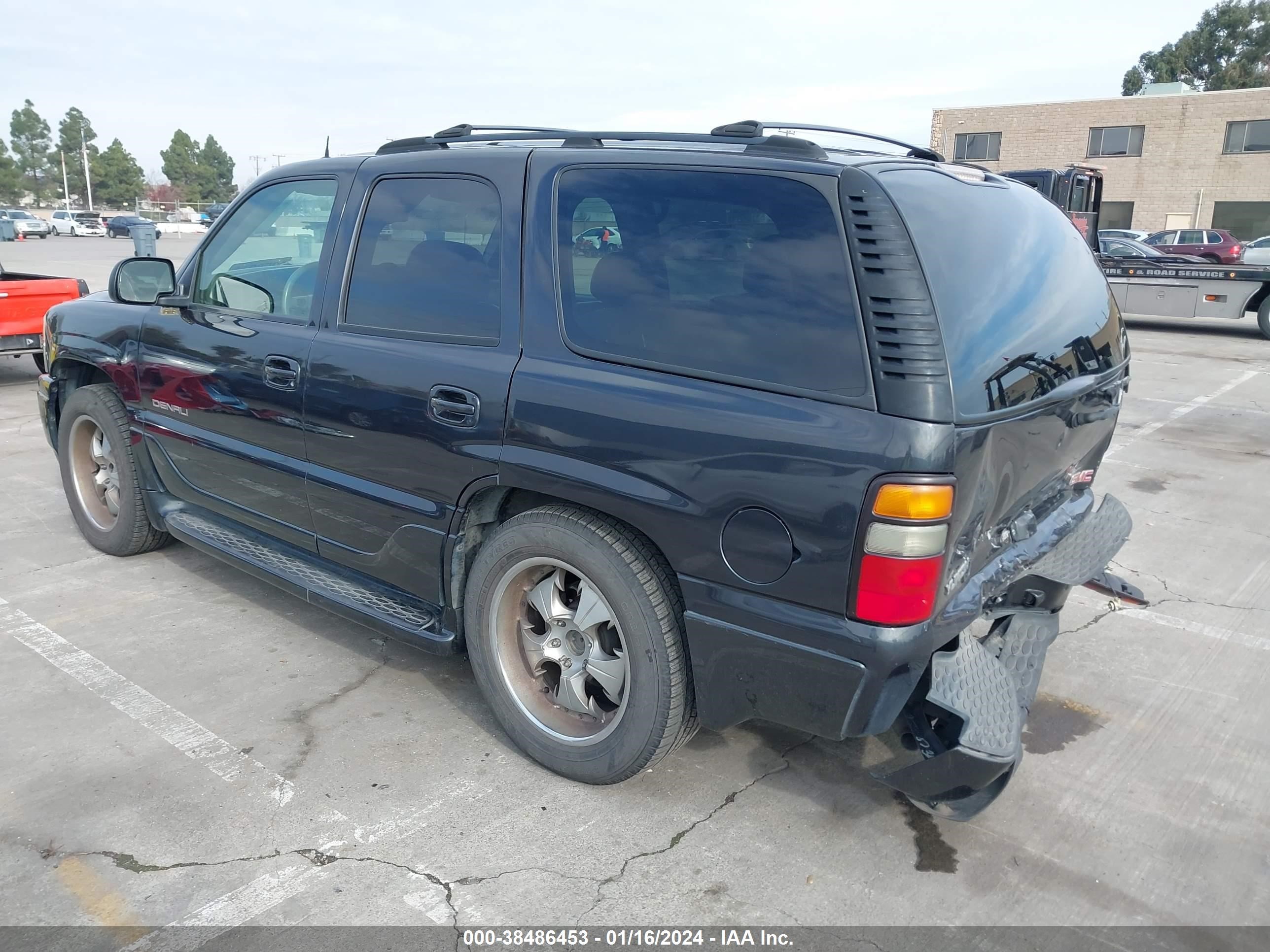 Photo 2 VIN: 1GKEK63U54J233877 - GMC YUKON 