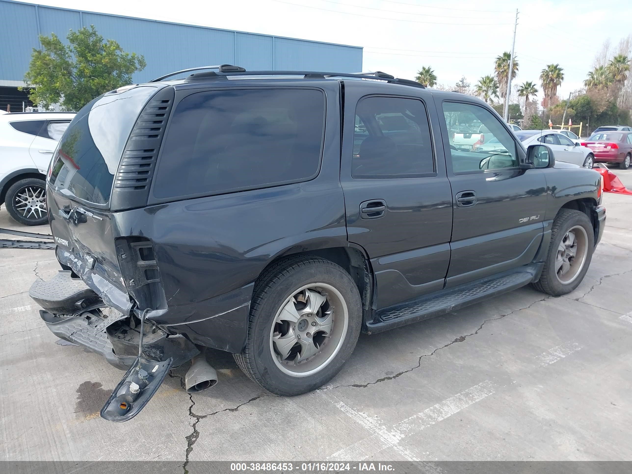 Photo 3 VIN: 1GKEK63U54J233877 - GMC YUKON 