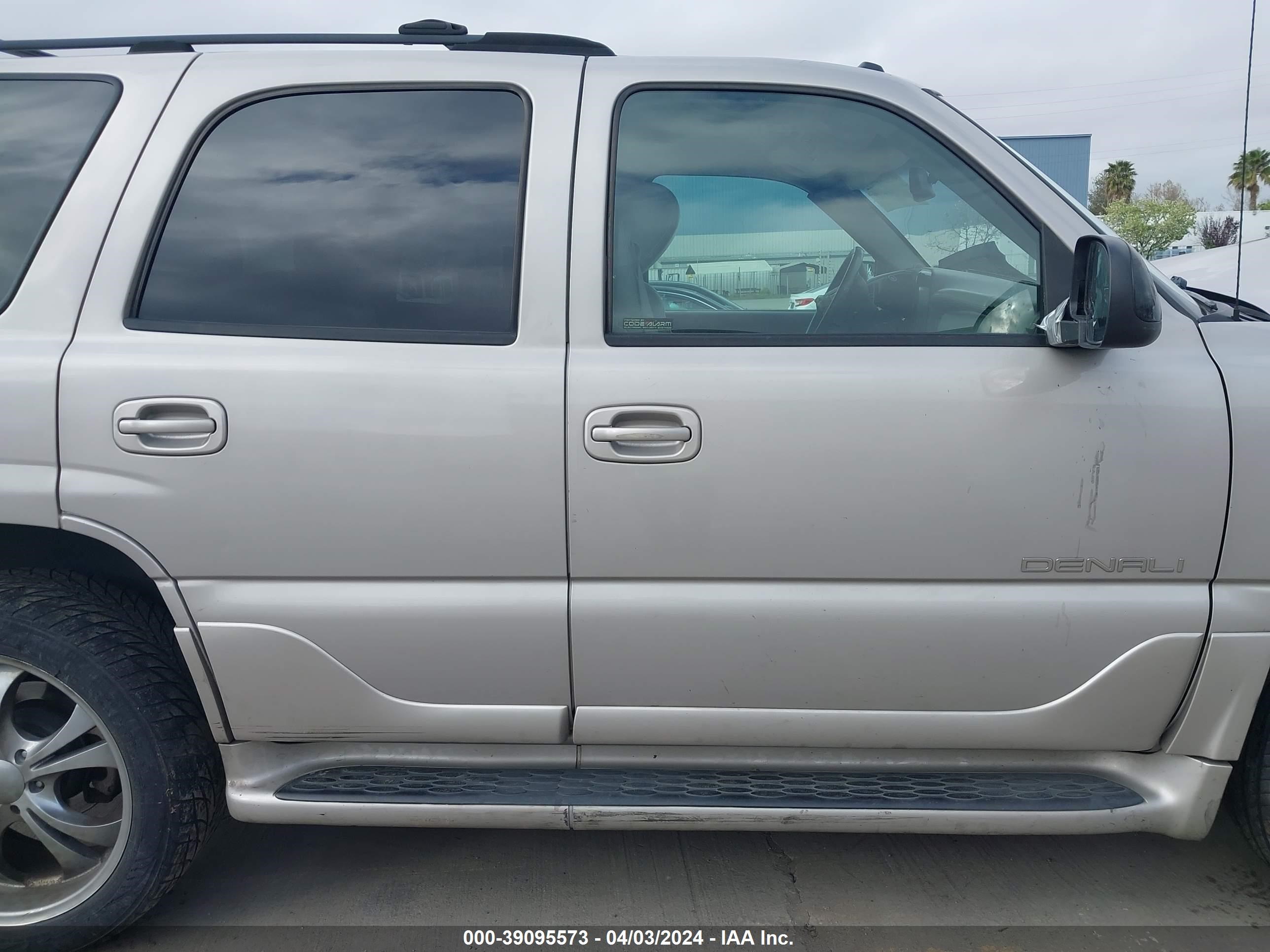 Photo 12 VIN: 1GKEK63U64J242071 - GMC YUKON 