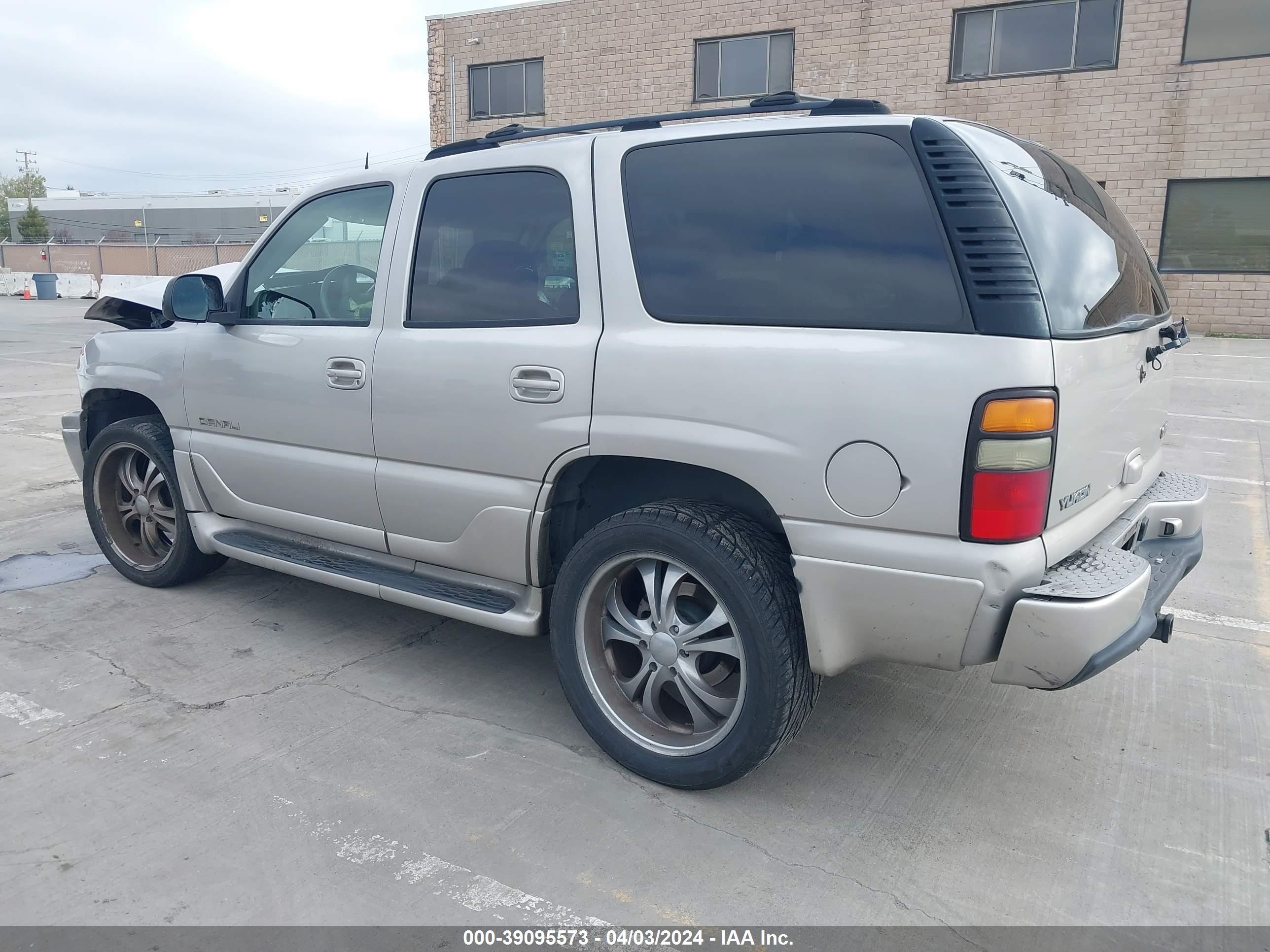 Photo 2 VIN: 1GKEK63U64J242071 - GMC YUKON 