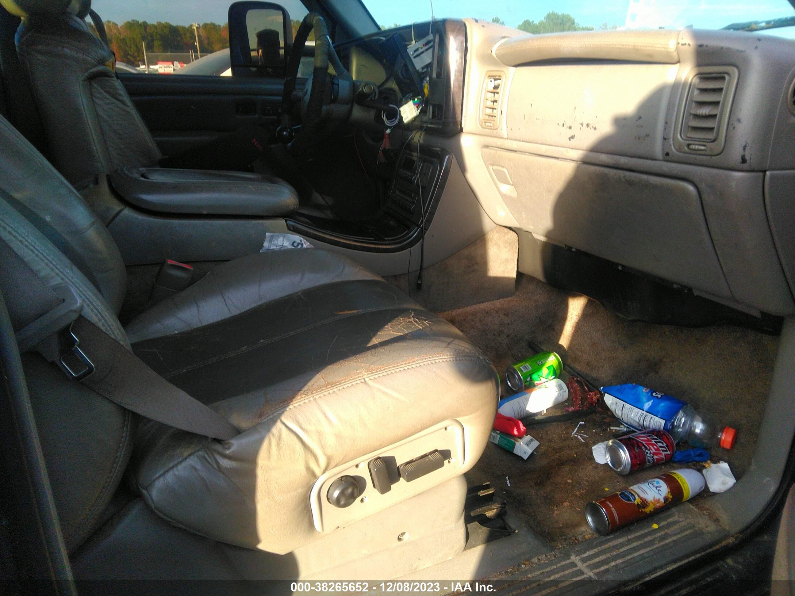 Photo 4 VIN: 1GKEK63U71J182118 - GMC YUKON 