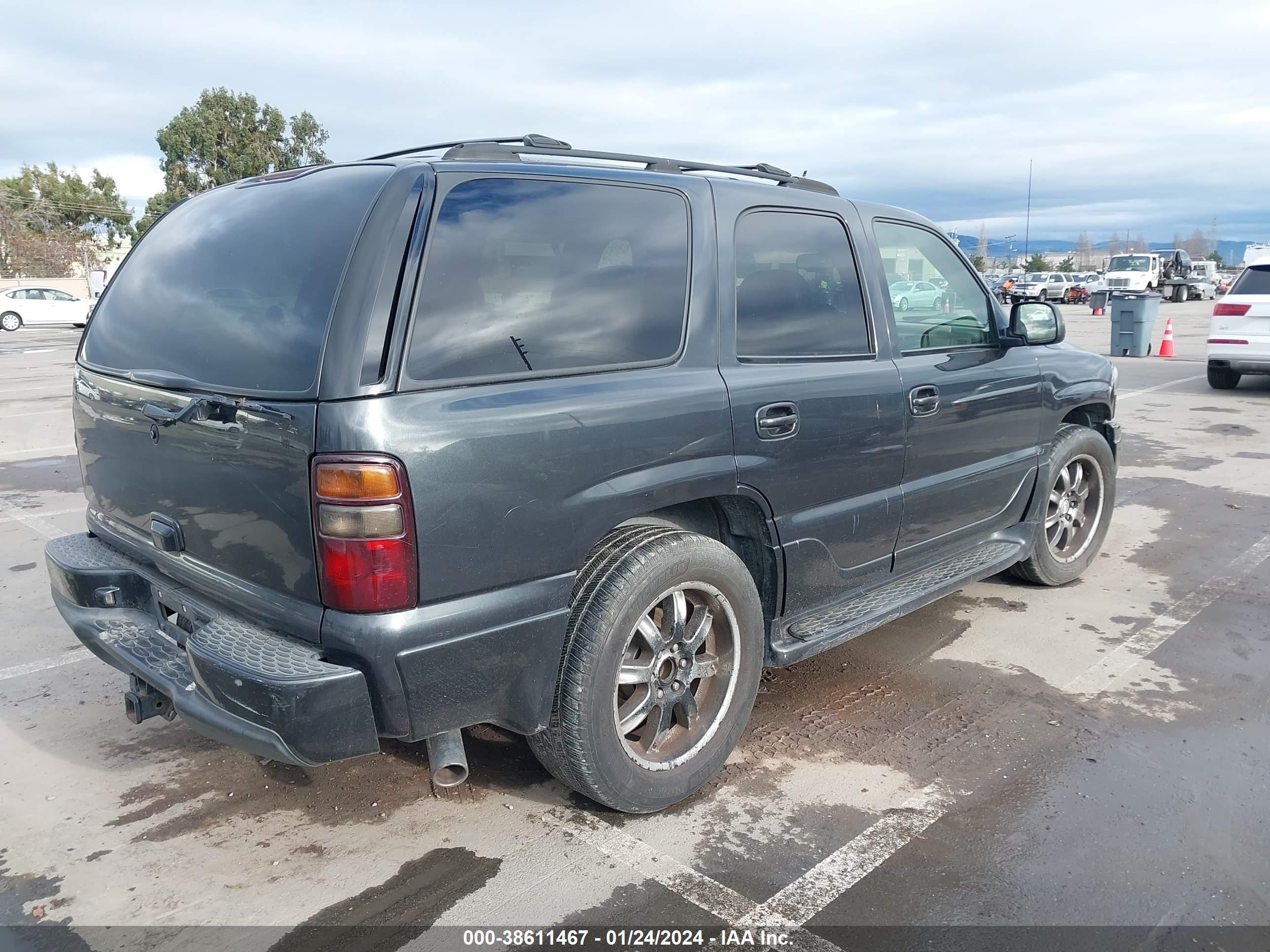 Photo 3 VIN: 1GKEK63U93J236330 - GMC YUKON 