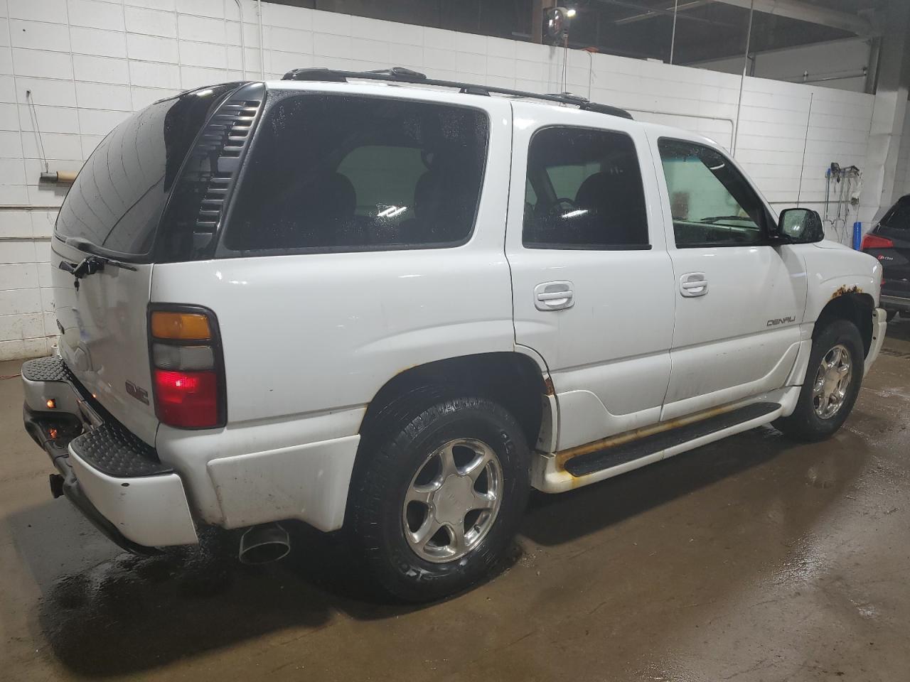 Photo 2 VIN: 1GKEK63U94J125522 - GMC YUKON 