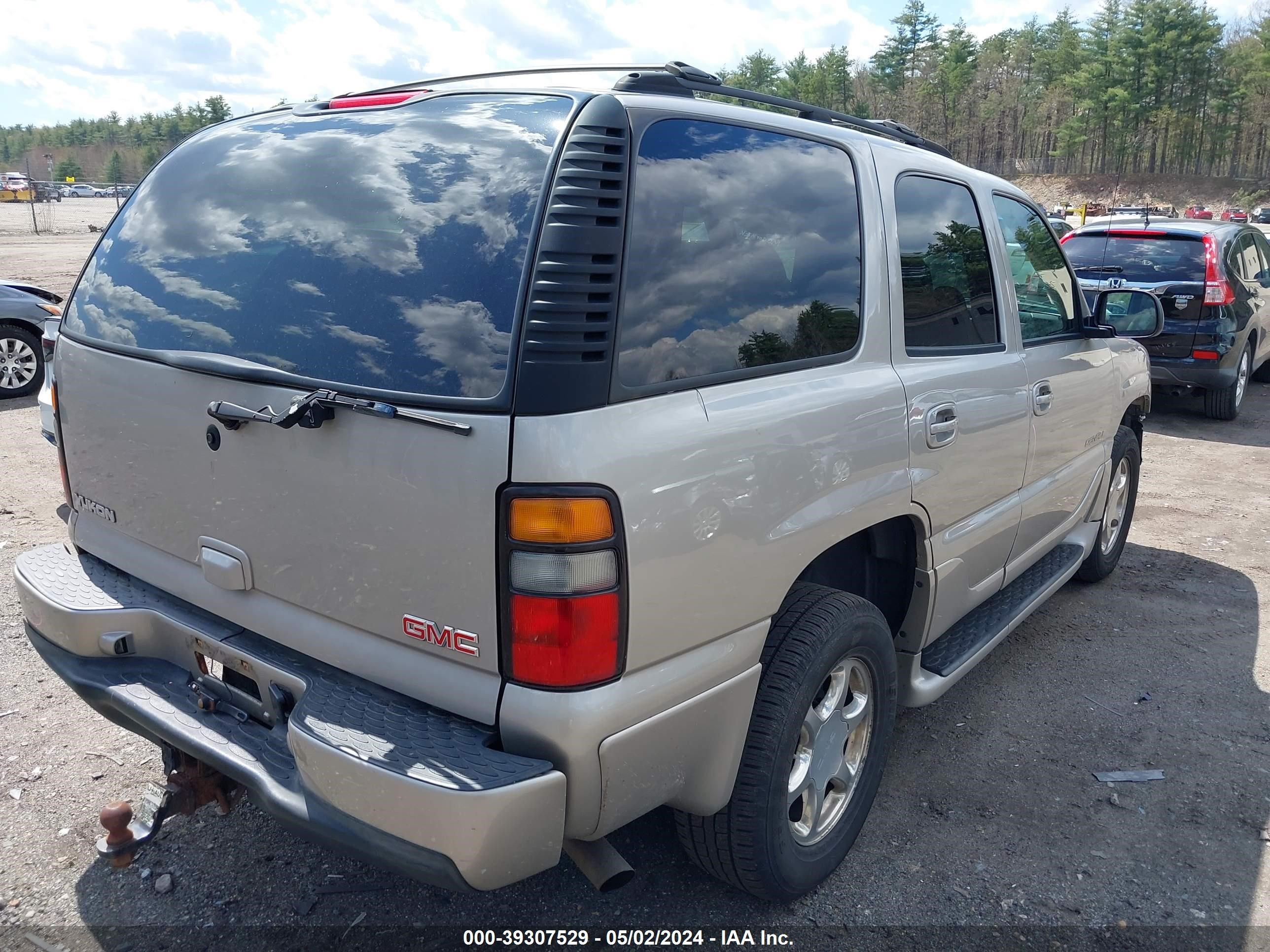 Photo 3 VIN: 1GKEK63U94J176700 - GMC YUKON 