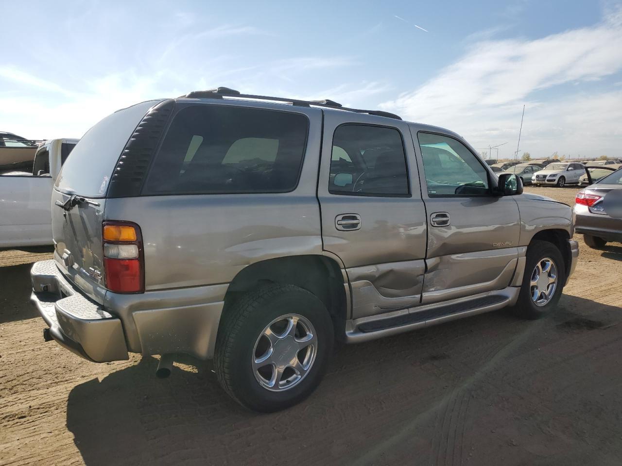 Photo 2 VIN: 1GKEK63UX3J335478 - GMC YUKON 