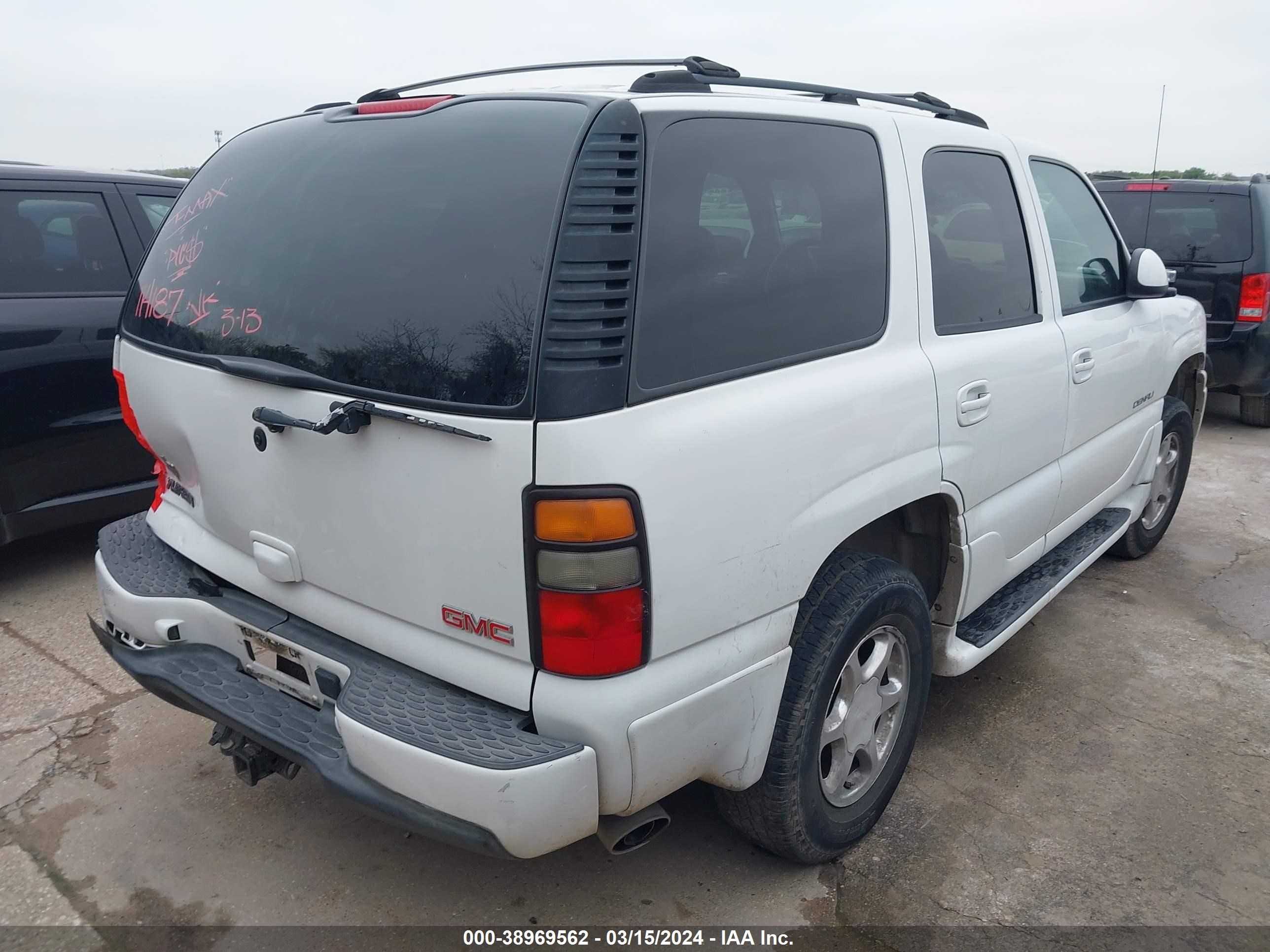 Photo 3 VIN: 1GKEK63UX4J114187 - GMC YUKON 