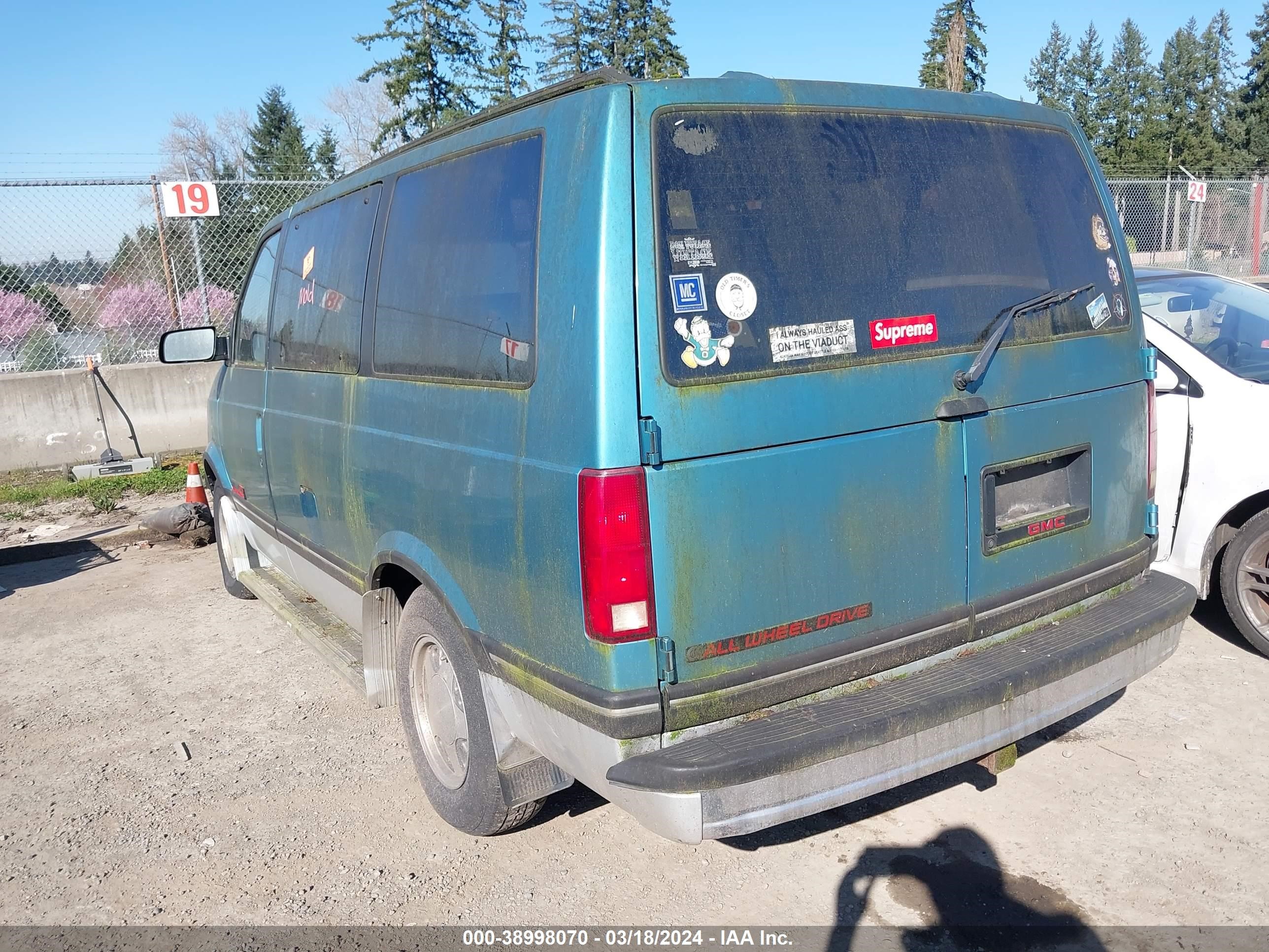 Photo 2 VIN: 1GKEL19W6PB536061 - GMC SAFARI 