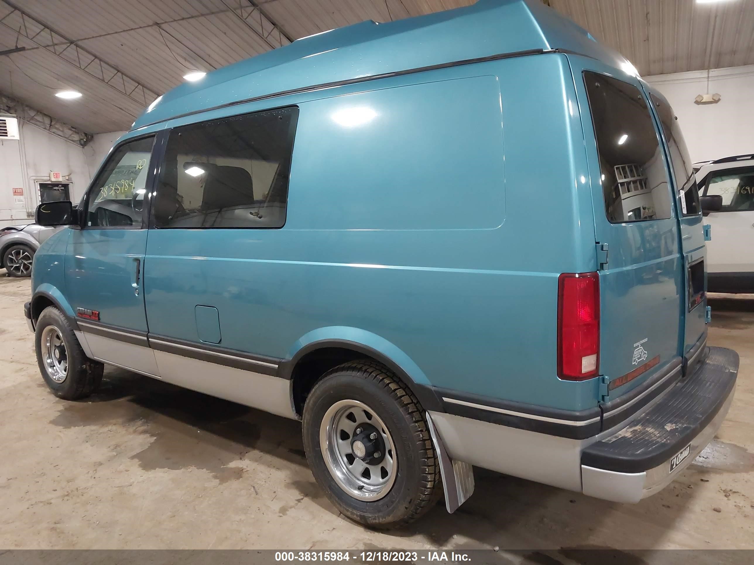 Photo 2 VIN: 1GKEL19W8PB551774 - GMC SAFARI 