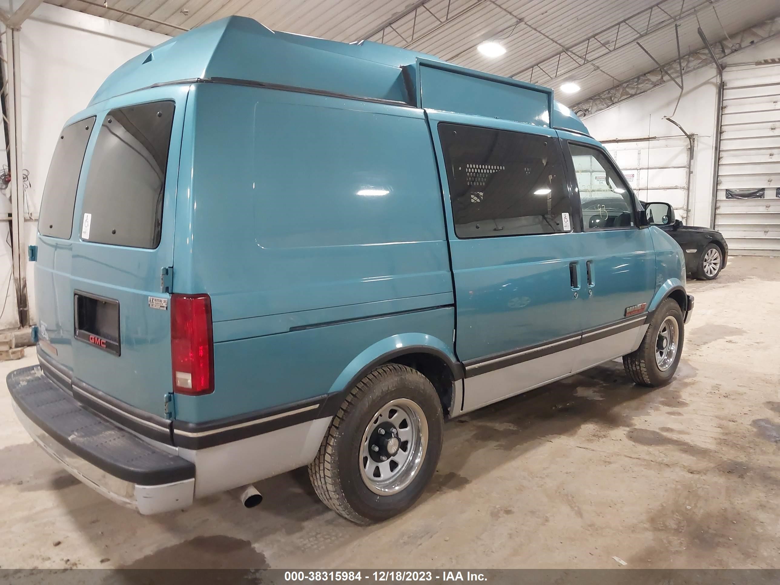 Photo 3 VIN: 1GKEL19W8PB551774 - GMC SAFARI 